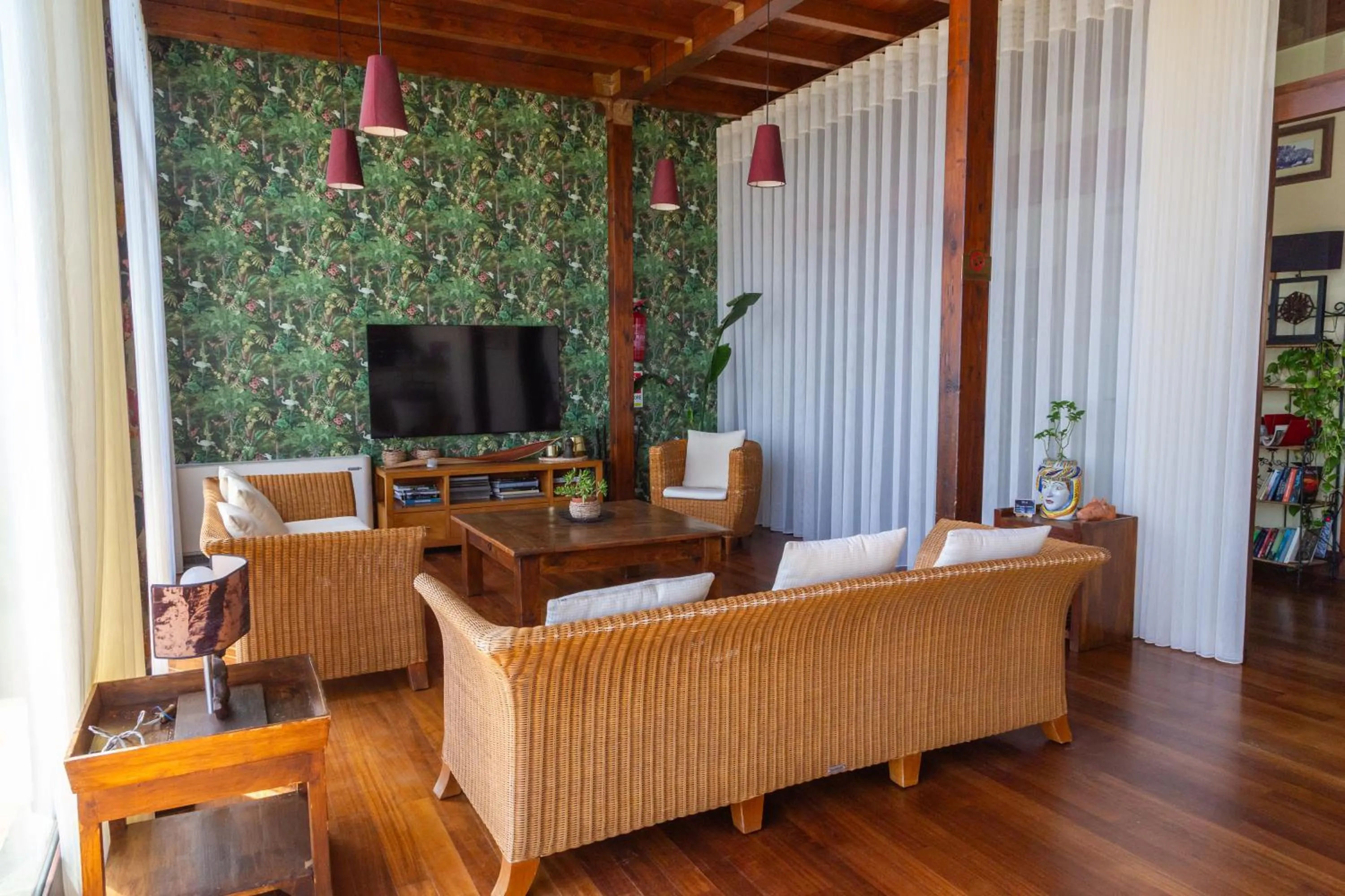 Communal lounge/ TV room in Best Western Hotel Santa Caterina