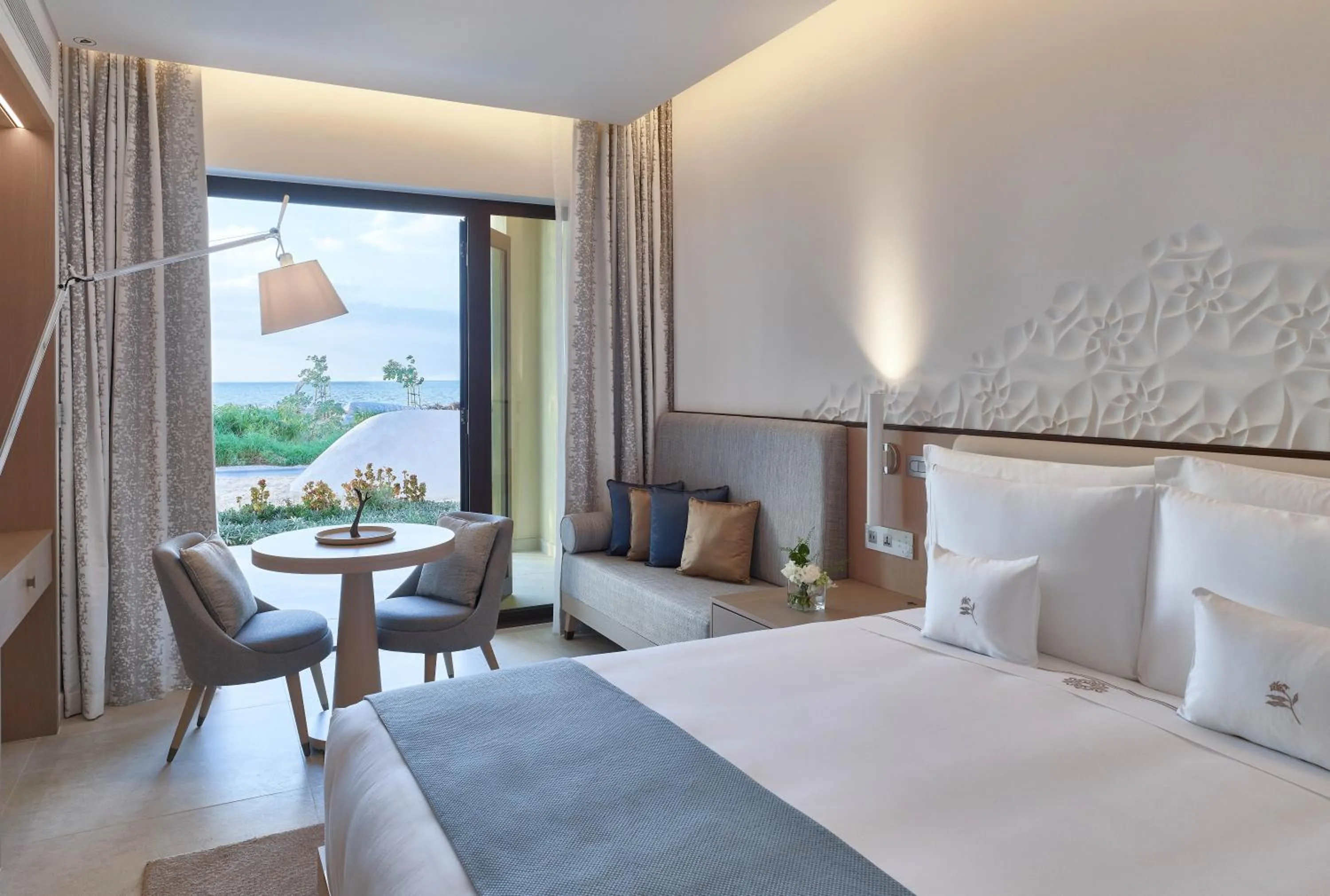 Bed in Zulal Wellness Resort by Chiva-Som