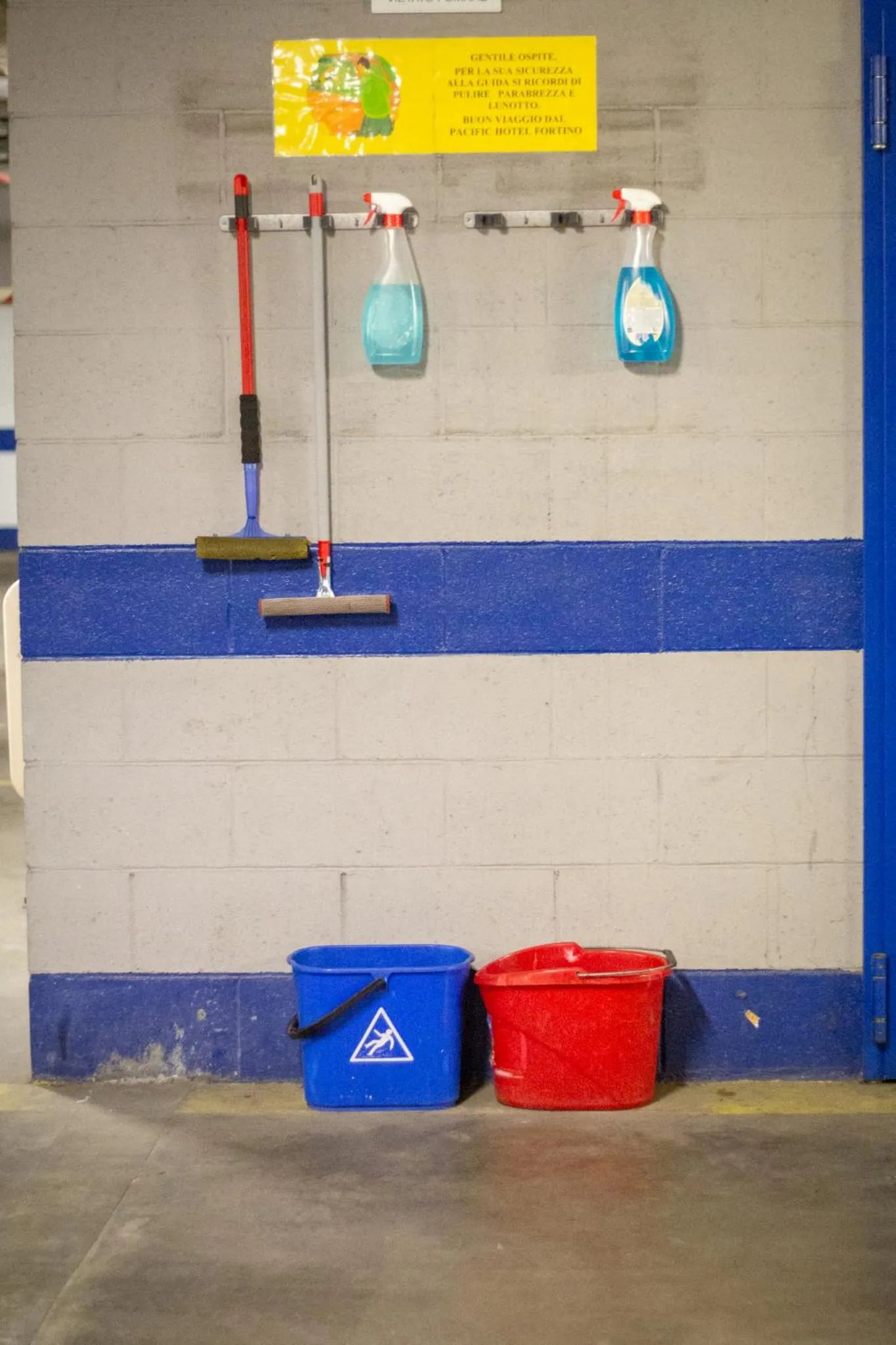 Parking in Pacific Hotel Fortino