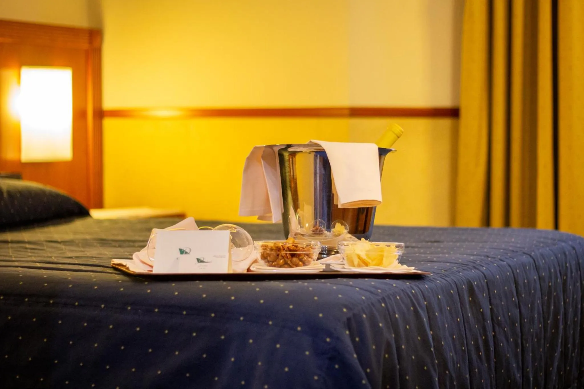 Food and drinks, Bed in Pacific Hotel Fortino