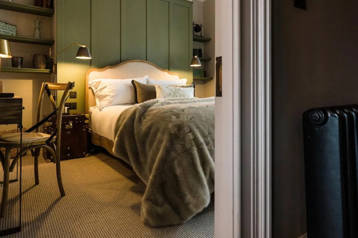 Bedroom, Bed in Regency House