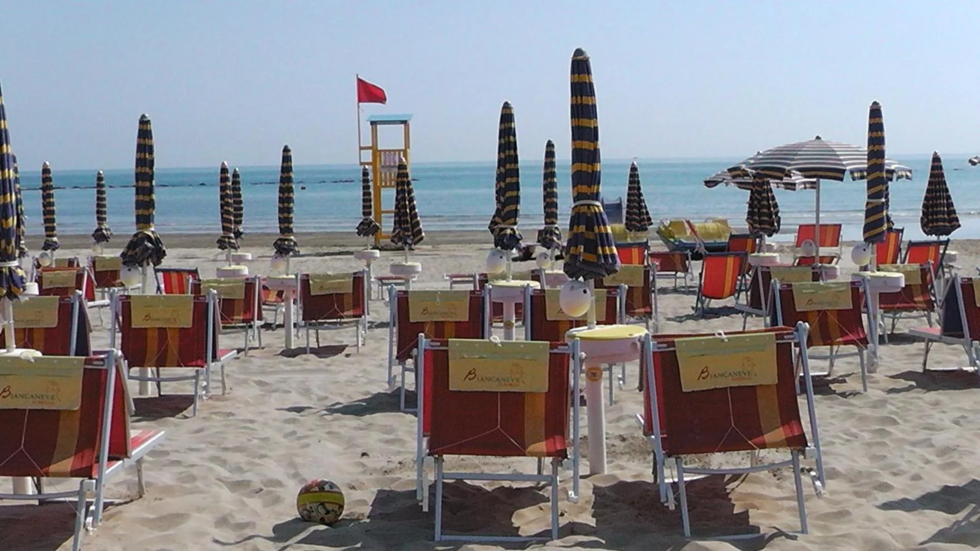 Beach in Hotel Biancaneve Wellness
