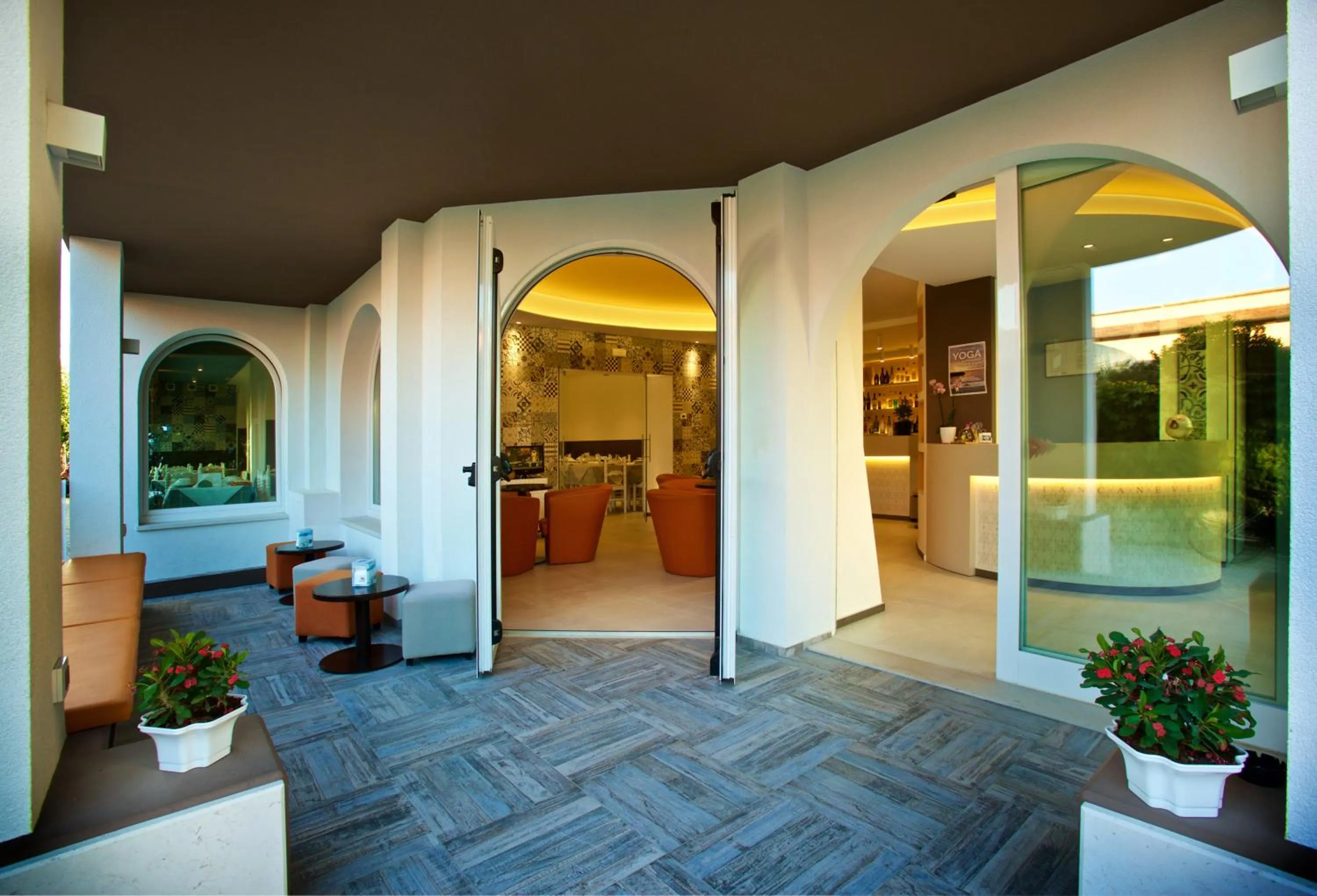 Patio in Hotel Biancaneve Wellness