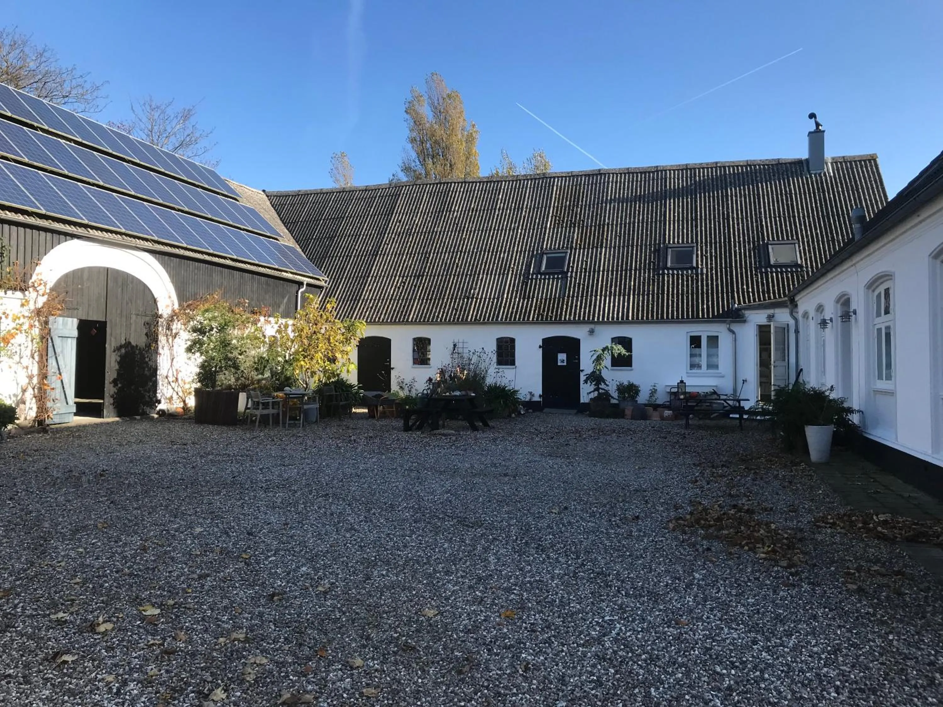 Property building in Apartment Ruhetgaard Bed & kitchen