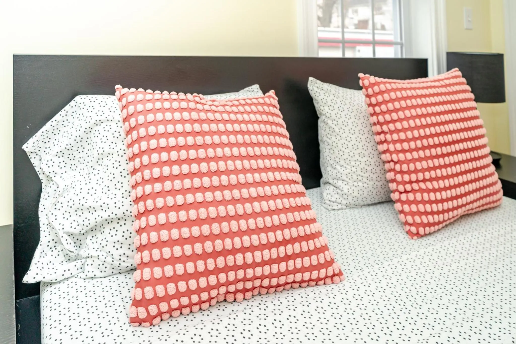 Bed in 39 - 3BR Quincy - Stunning Townhouse near Adams