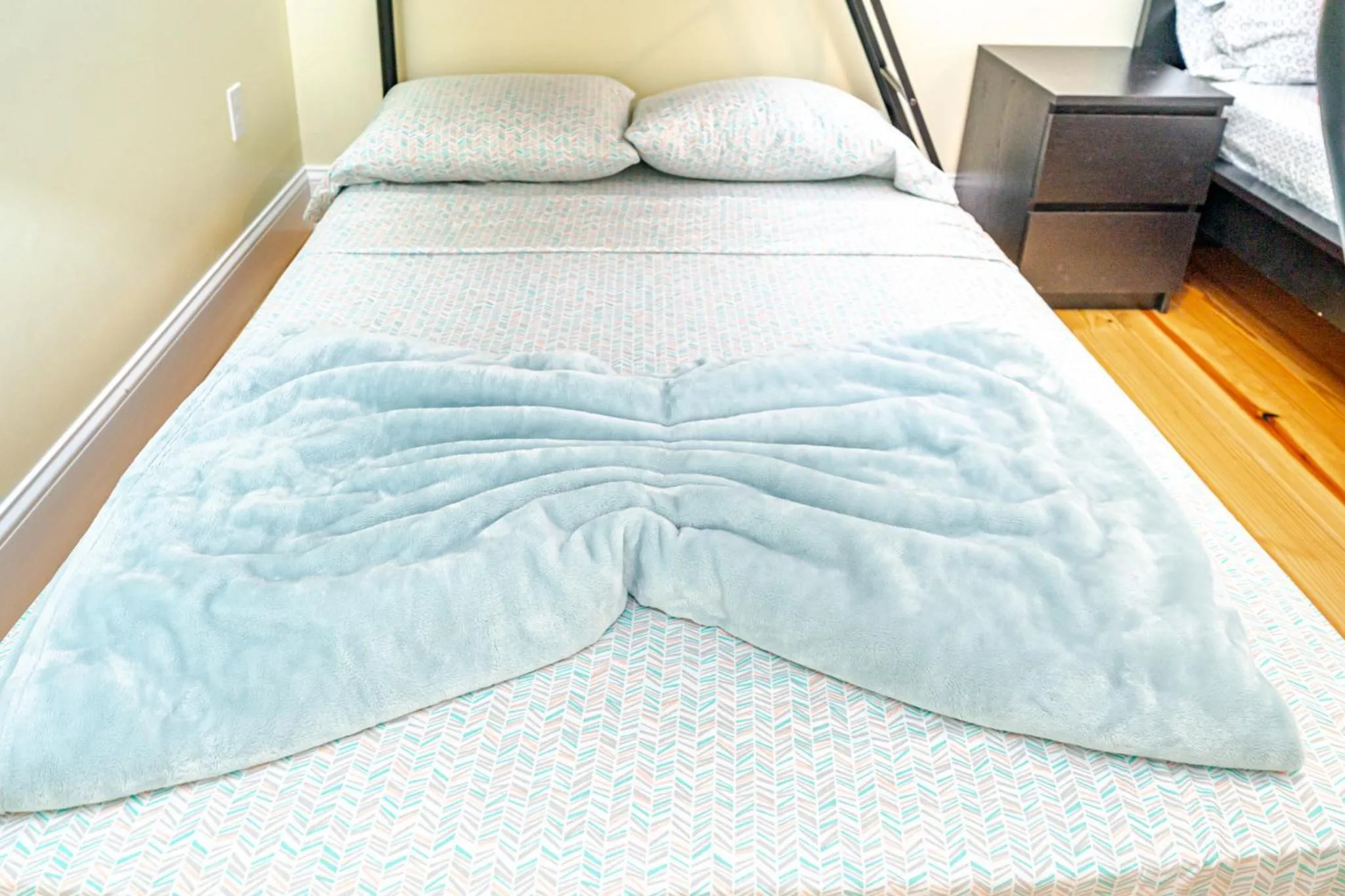 Bed in 39 - 3BR Quincy - Stunning Townhouse near Adams