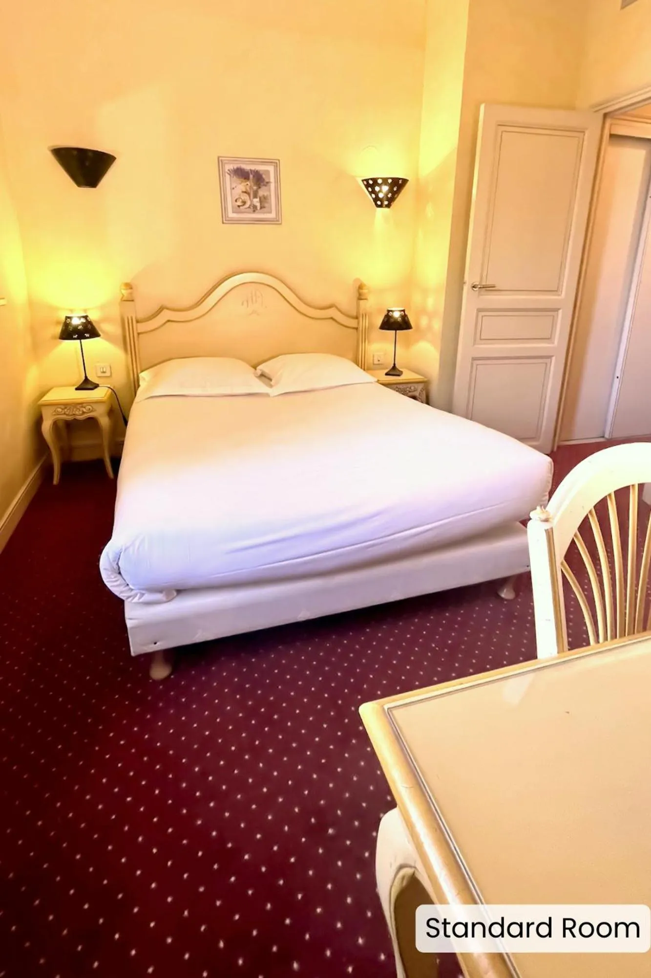 Bed in Hôtel l'Arena