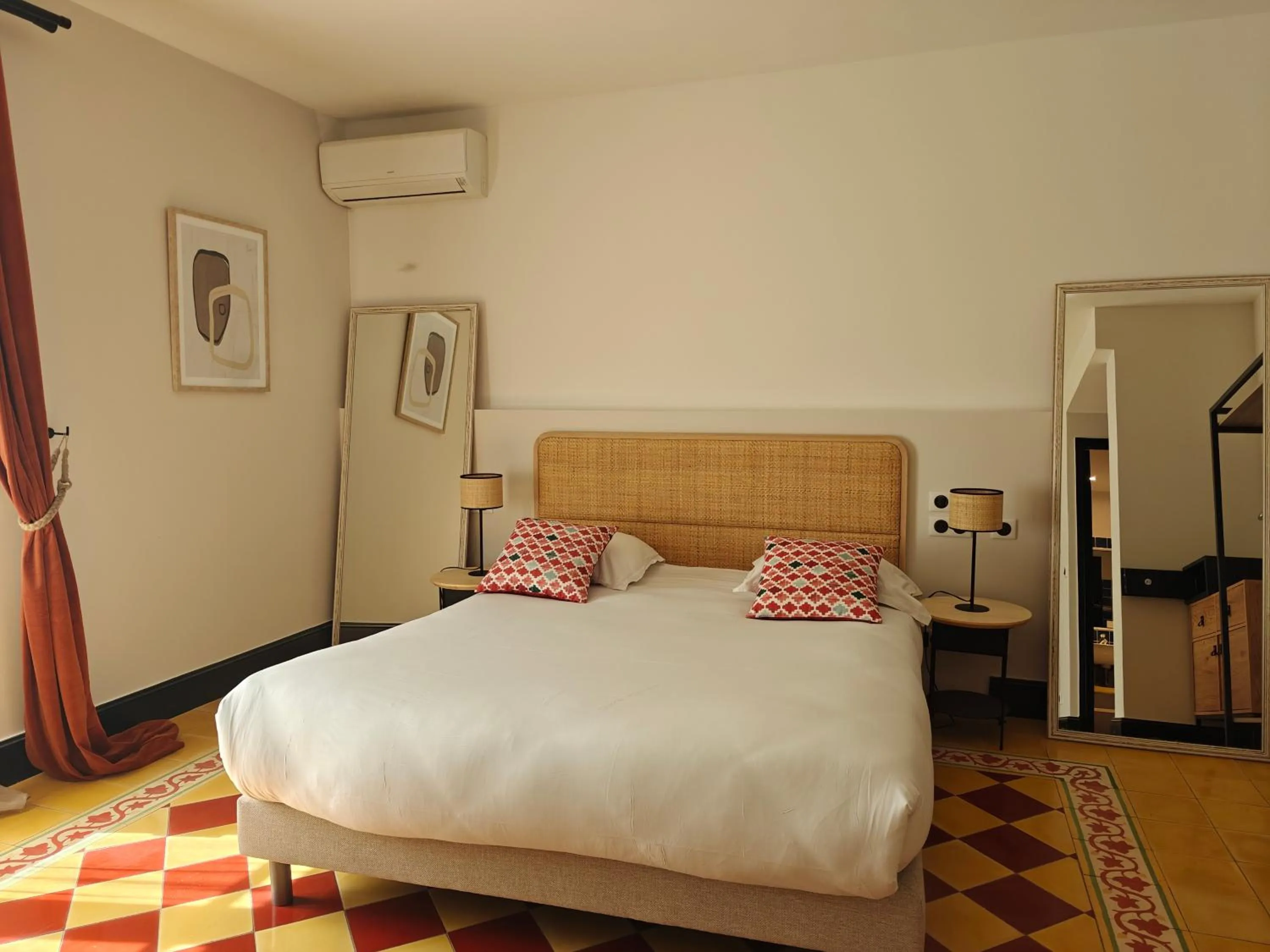 Bed in Hôtel l'Arena