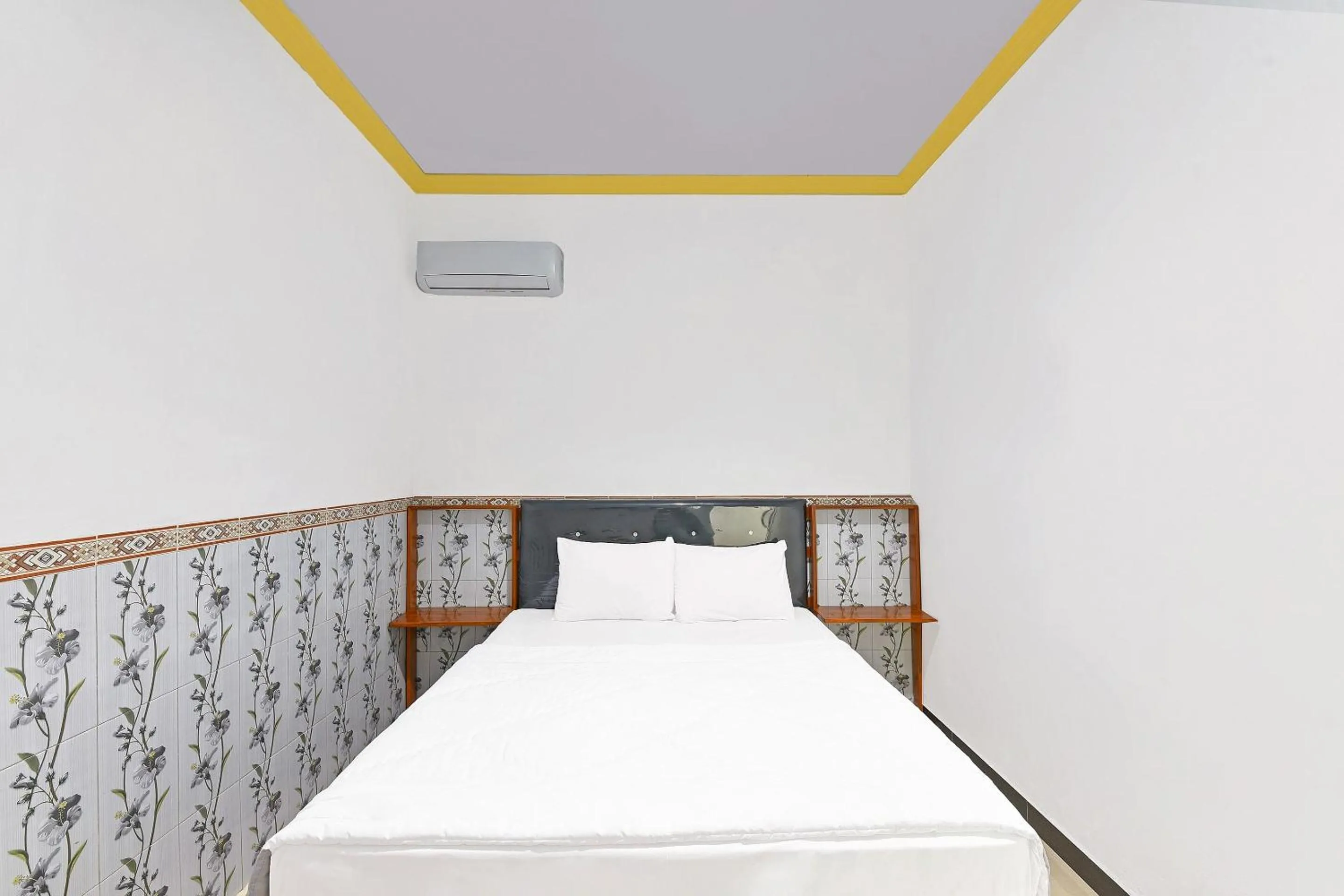 Bedroom, Bed in Hotel O Homestay Antara