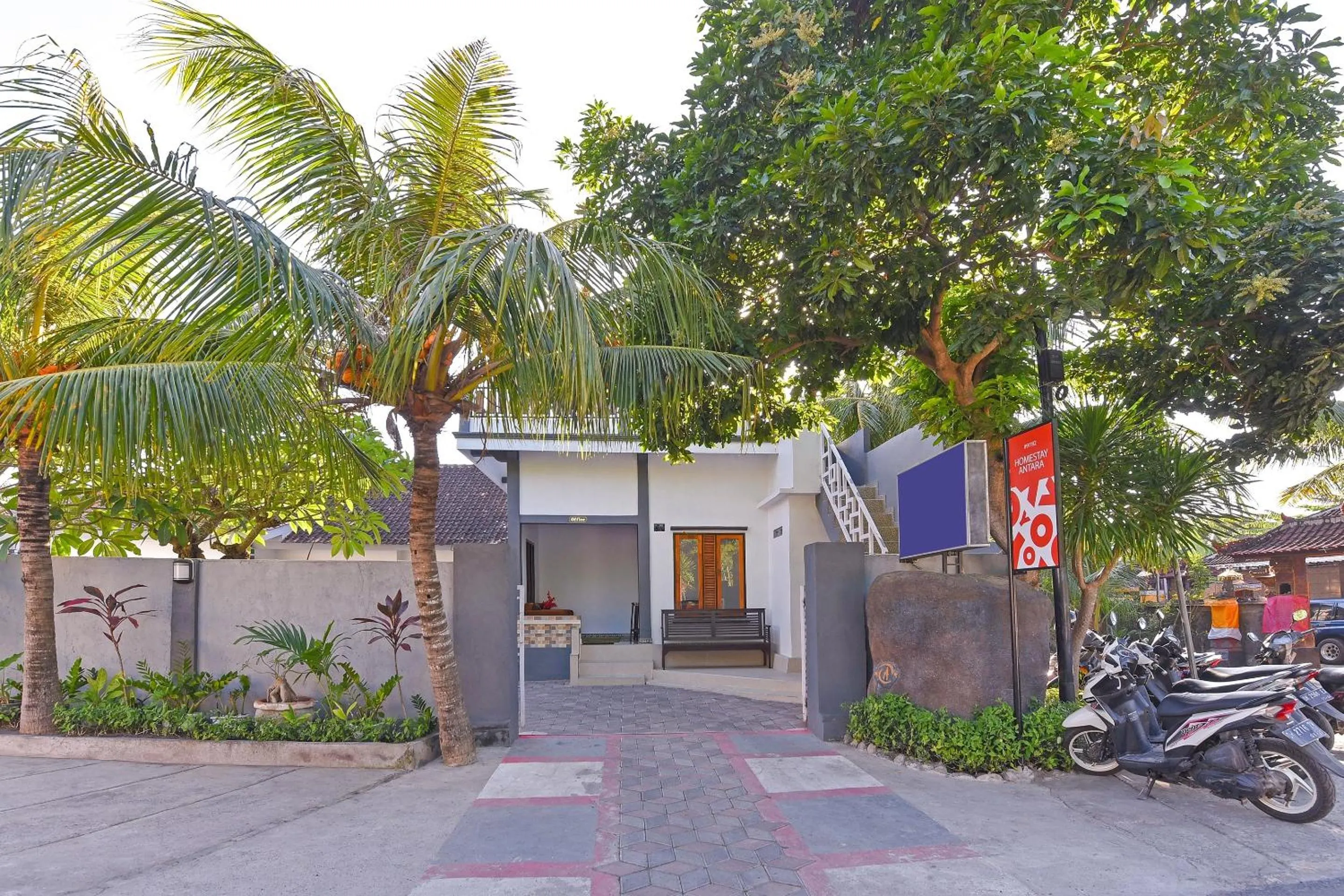 Facade/entrance in Hotel O Homestay Antara