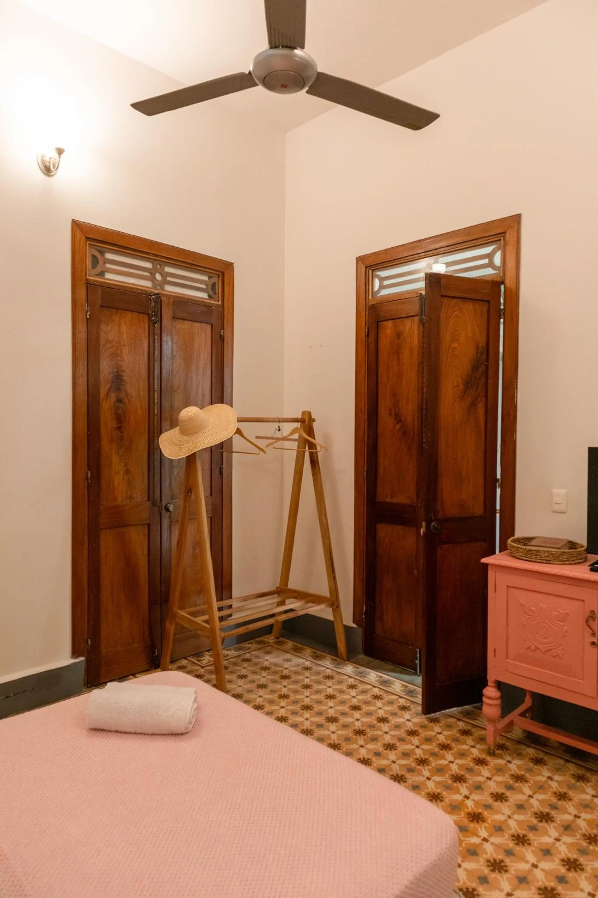 People, Bed in Casa Rosa - Alma Hotels