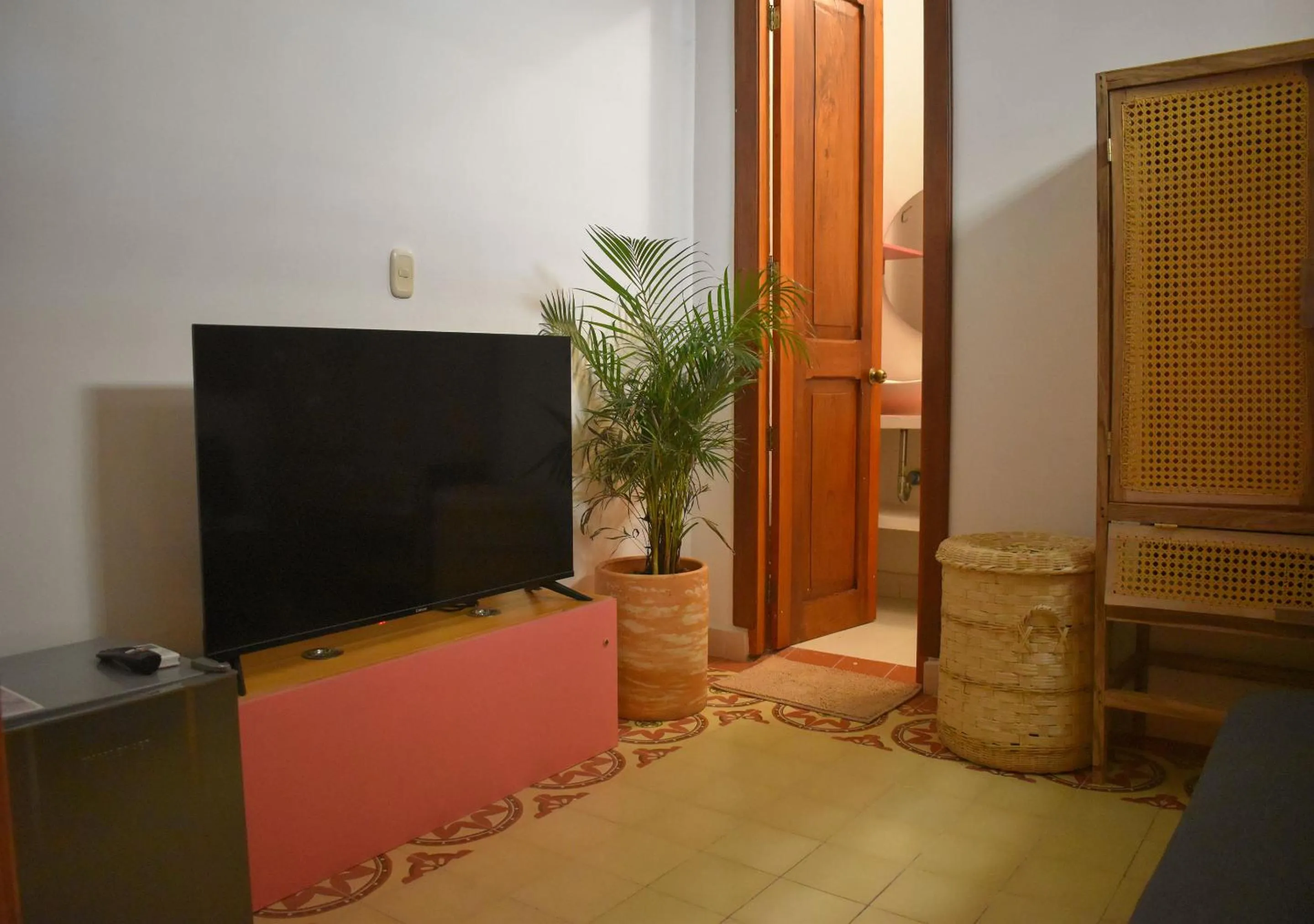 Communal lounge/ TV room in Casa Rosa - Alma Hotels
