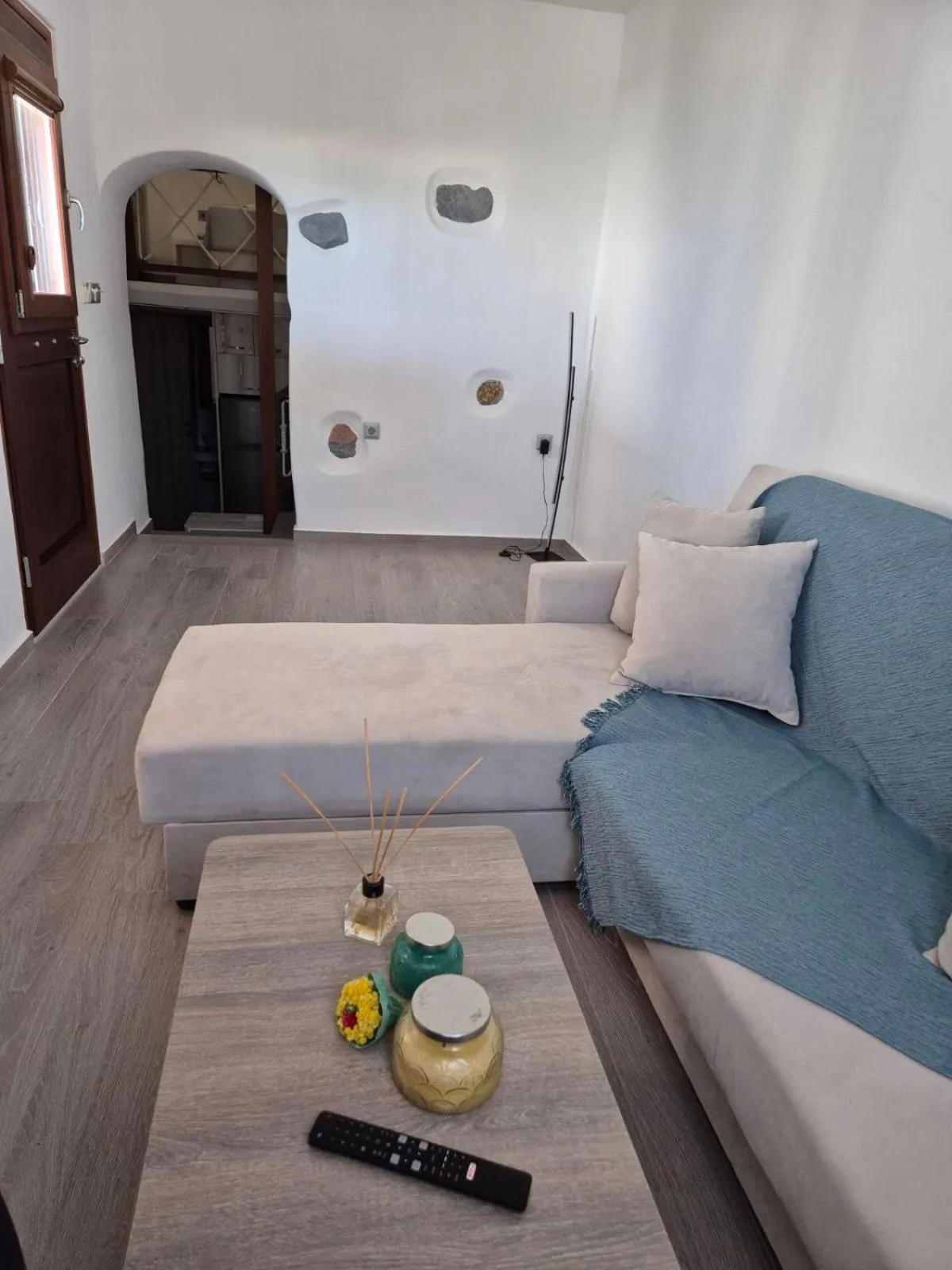 Photo of the whole room in Primrose Apartments