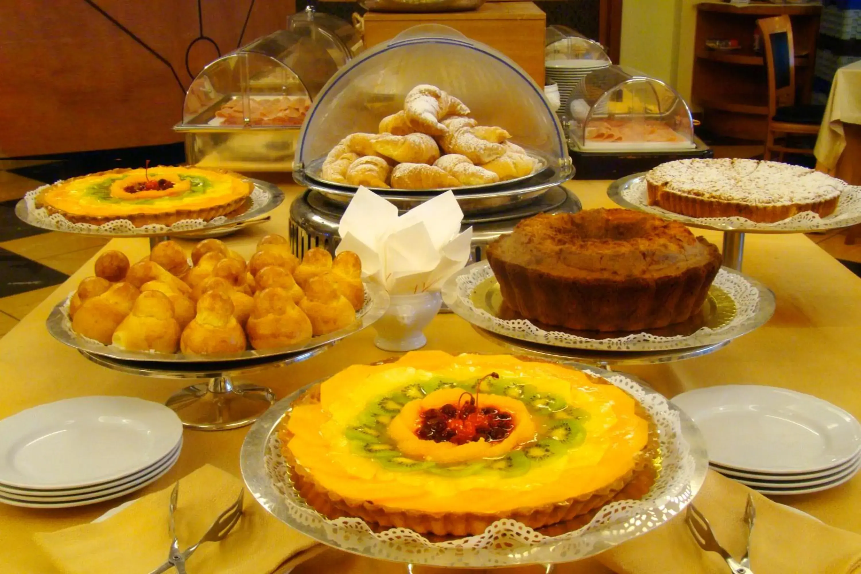 Restaurant/places to eat in Ramada by Wyndham Naples Restaurant/places to eat in Ramada by Wyndham Naples