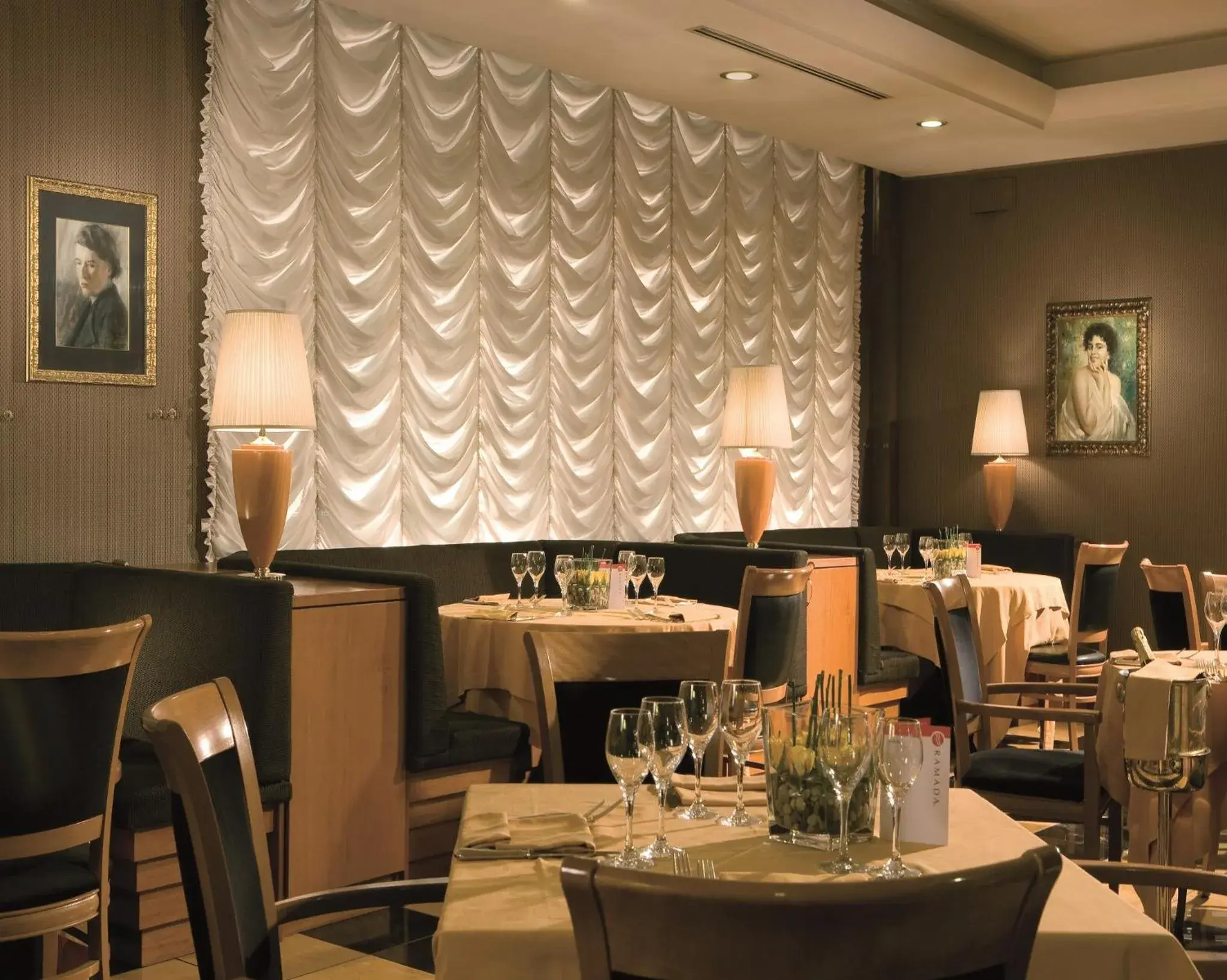 Restaurant/places to eat in Ramada by Wyndham Naples Restaurant/places to eat in Ramada by Wyndham Naples