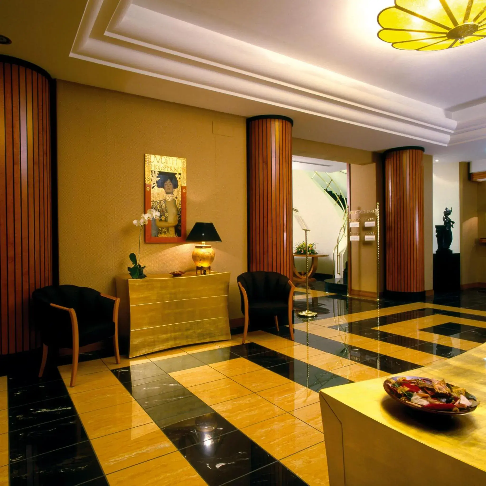 Lounge or bar in Ramada by Wyndham Naples Lounge or bar in Ramada by Wyndham Naples