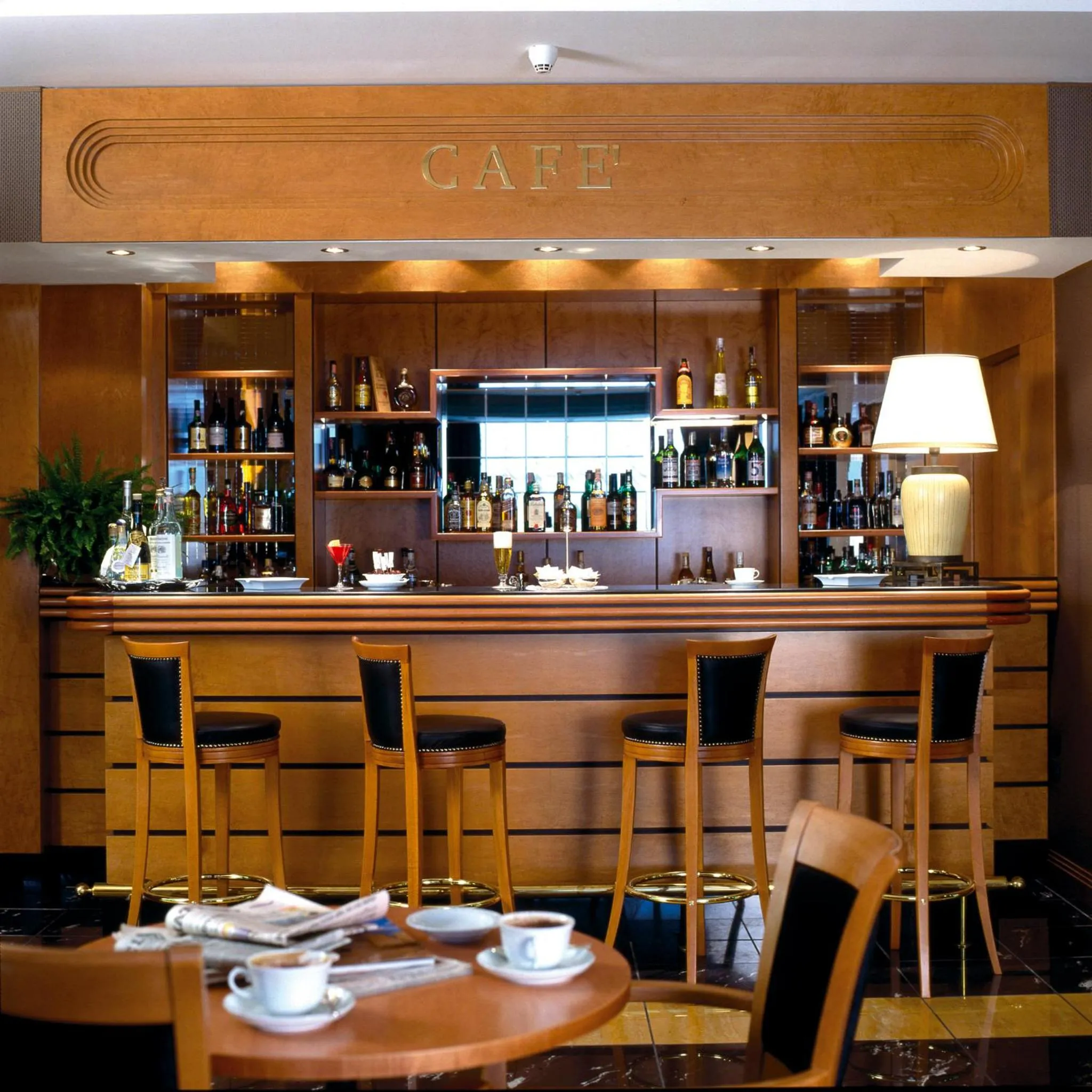 Lounge or bar in Ramada by Wyndham Naples