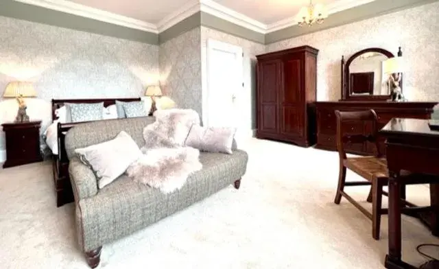 Large Double Room in Moffat House Large Double Room in Moffat House