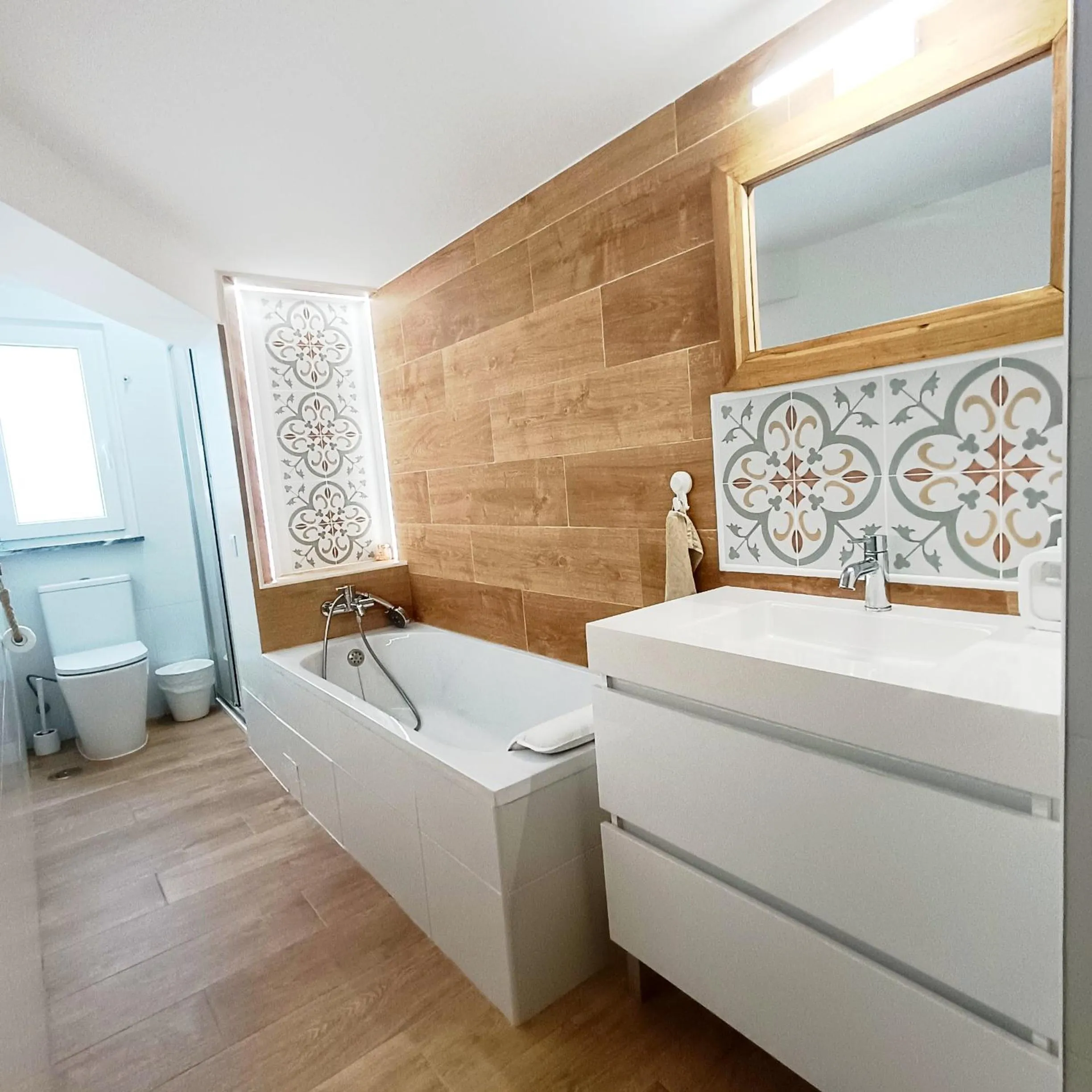 Bathroom, Bed in SUPERTUBOS HOUSE Peniche