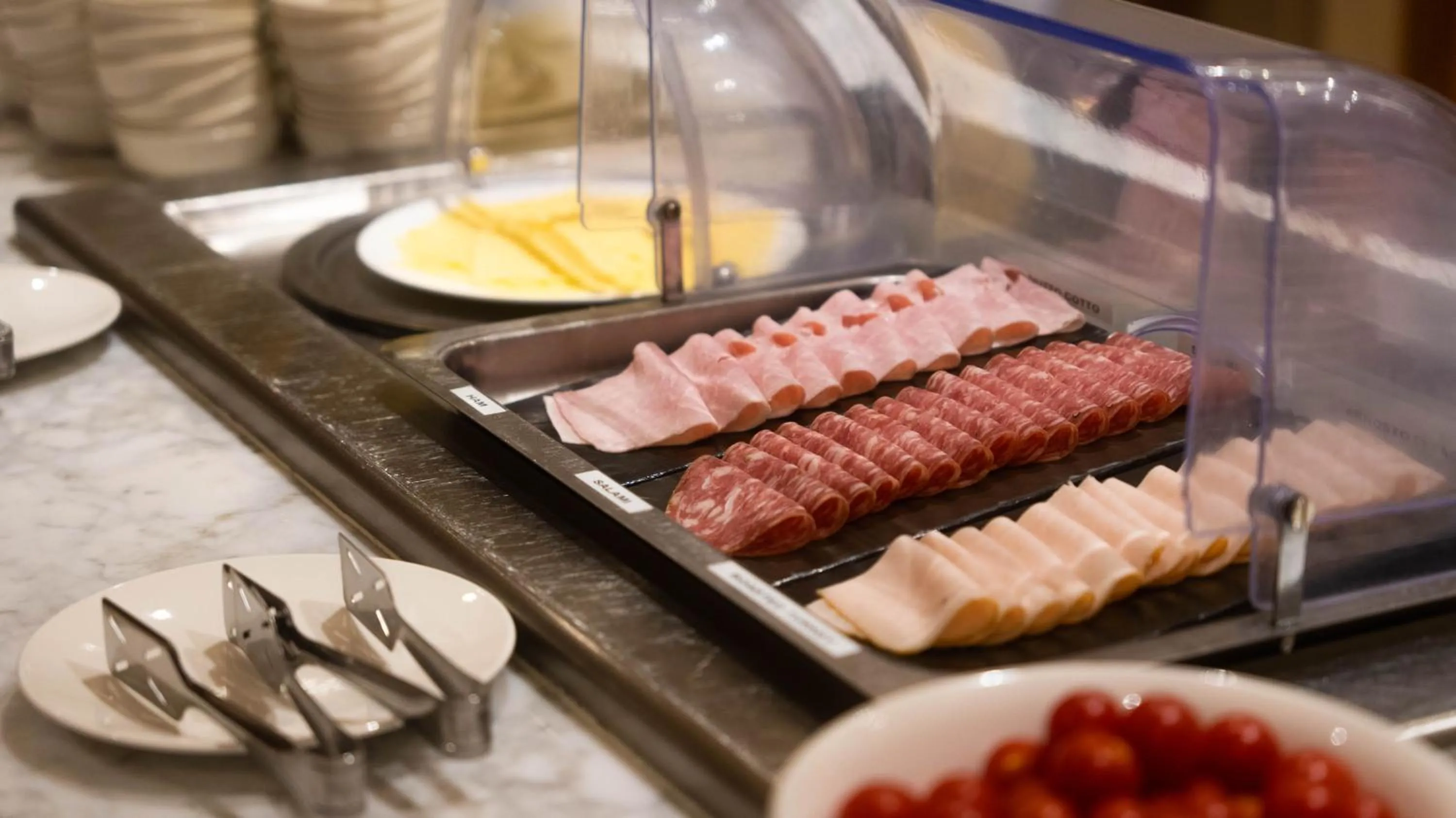 Buffet breakfast in Hotel Cruise