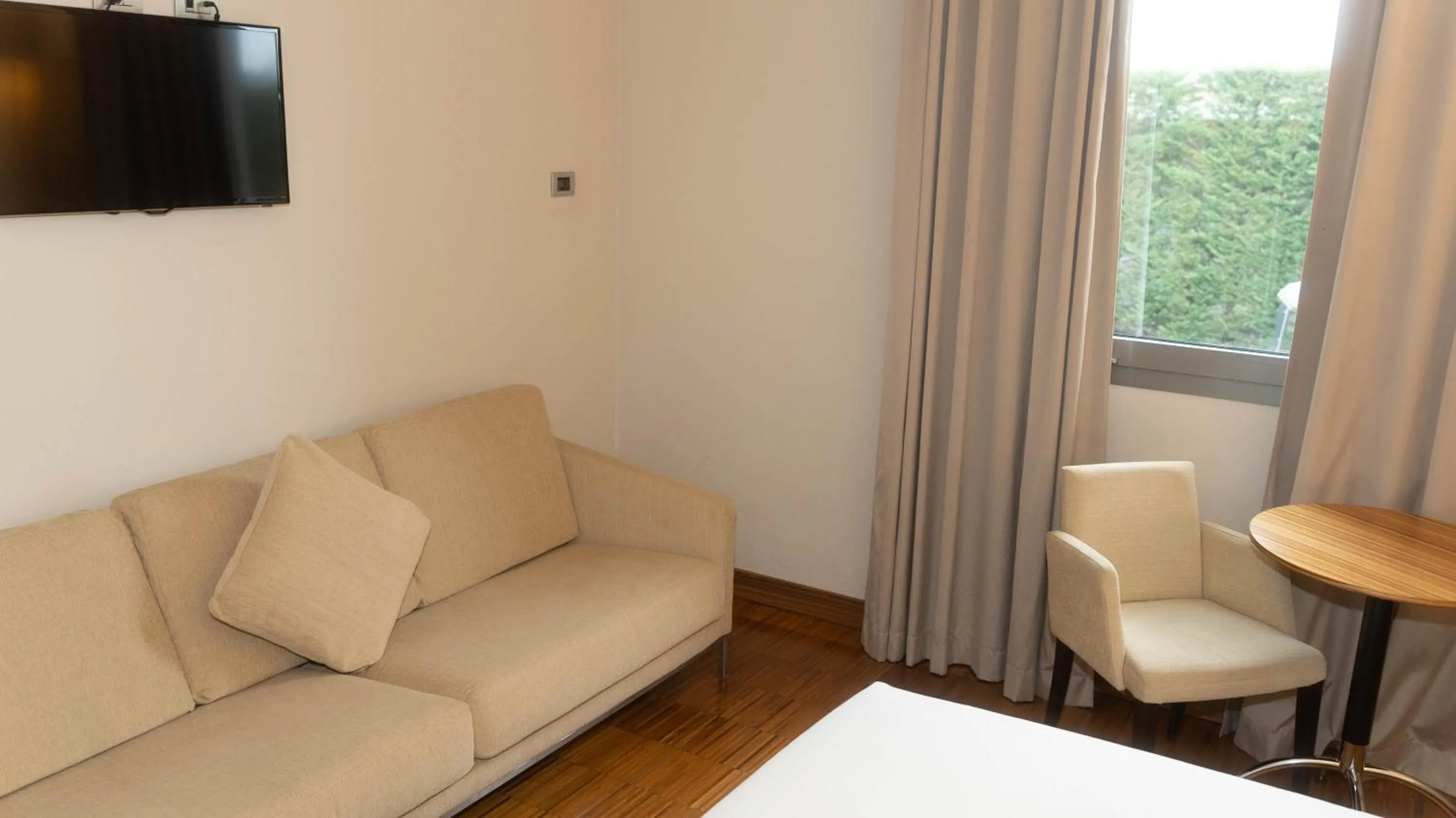 Bedroom, Bed in Hotel Cruise