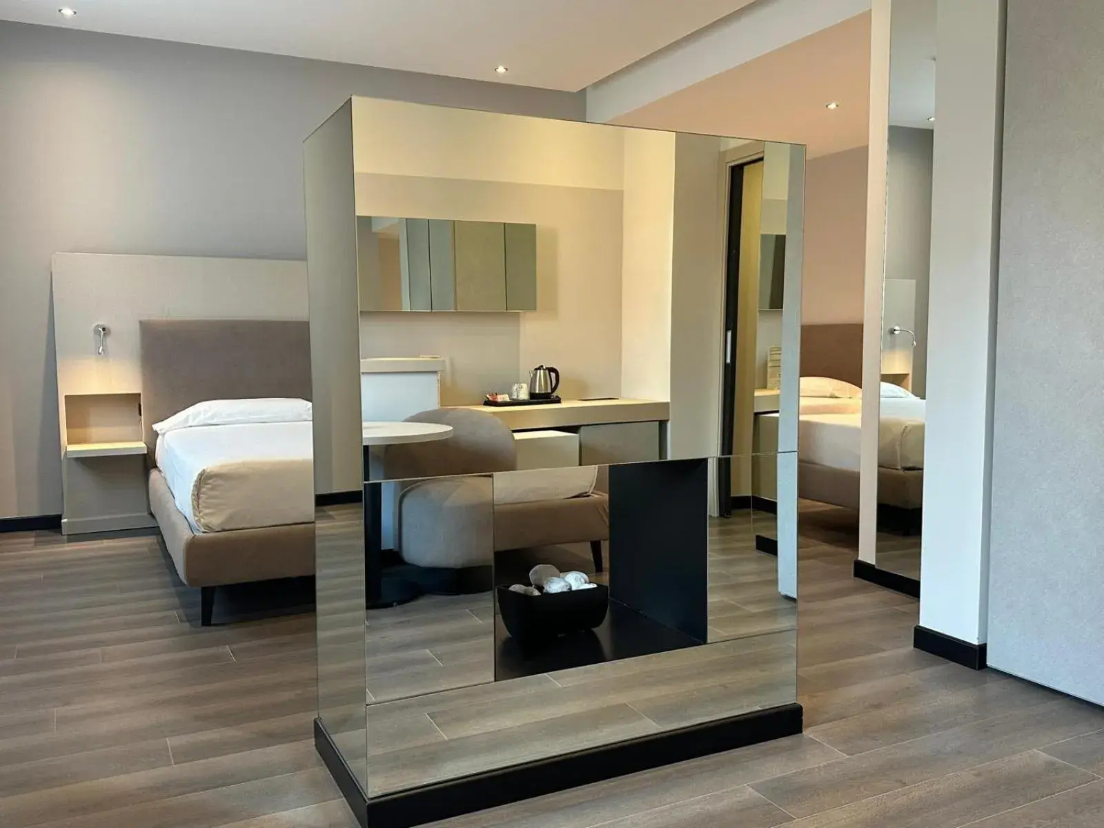 Photo of the whole room, Bed in Hotel Cruise Photo of the whole room, Bed in Hotel Cruise