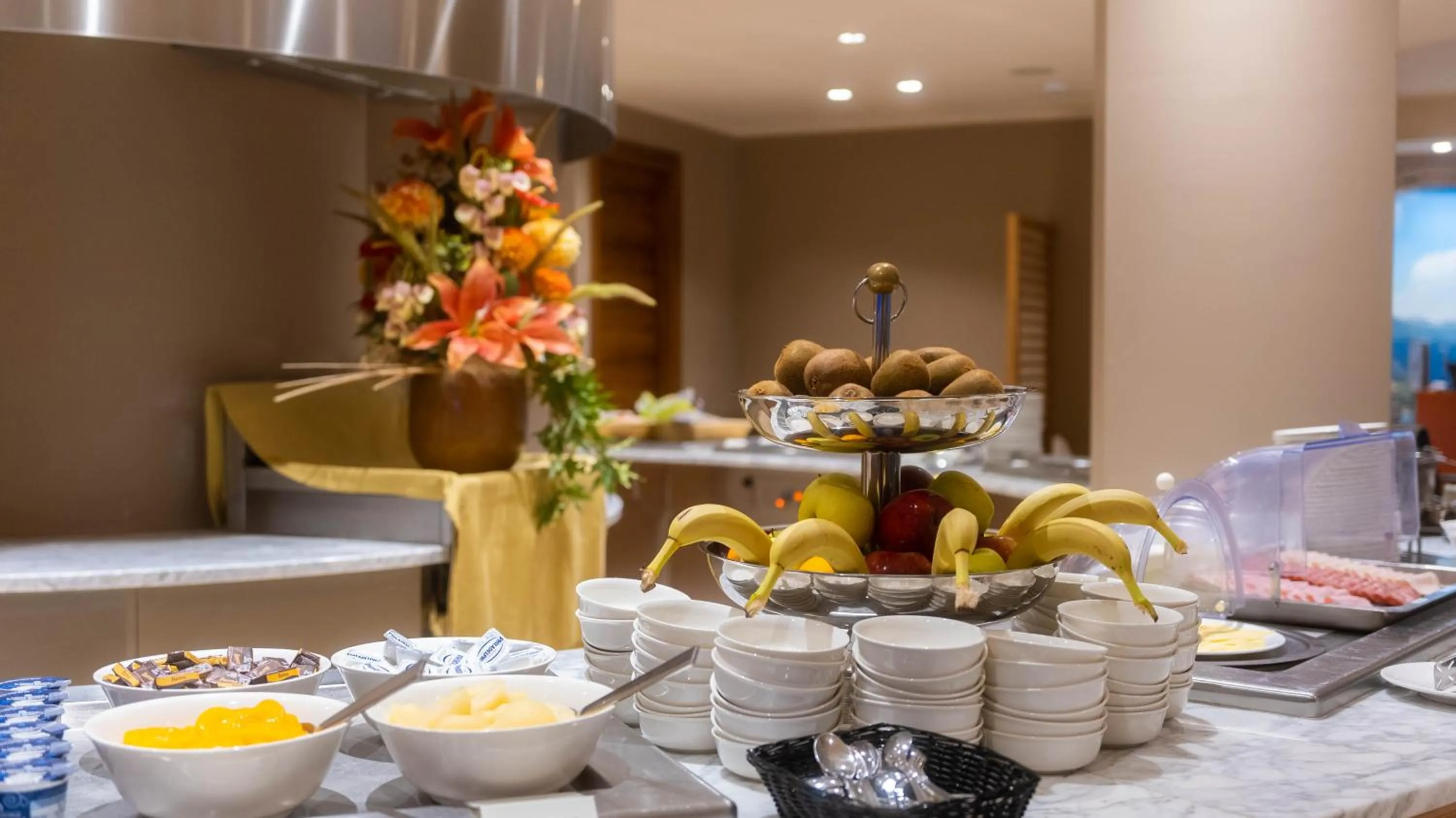 Buffet breakfast in Hotel Cruise