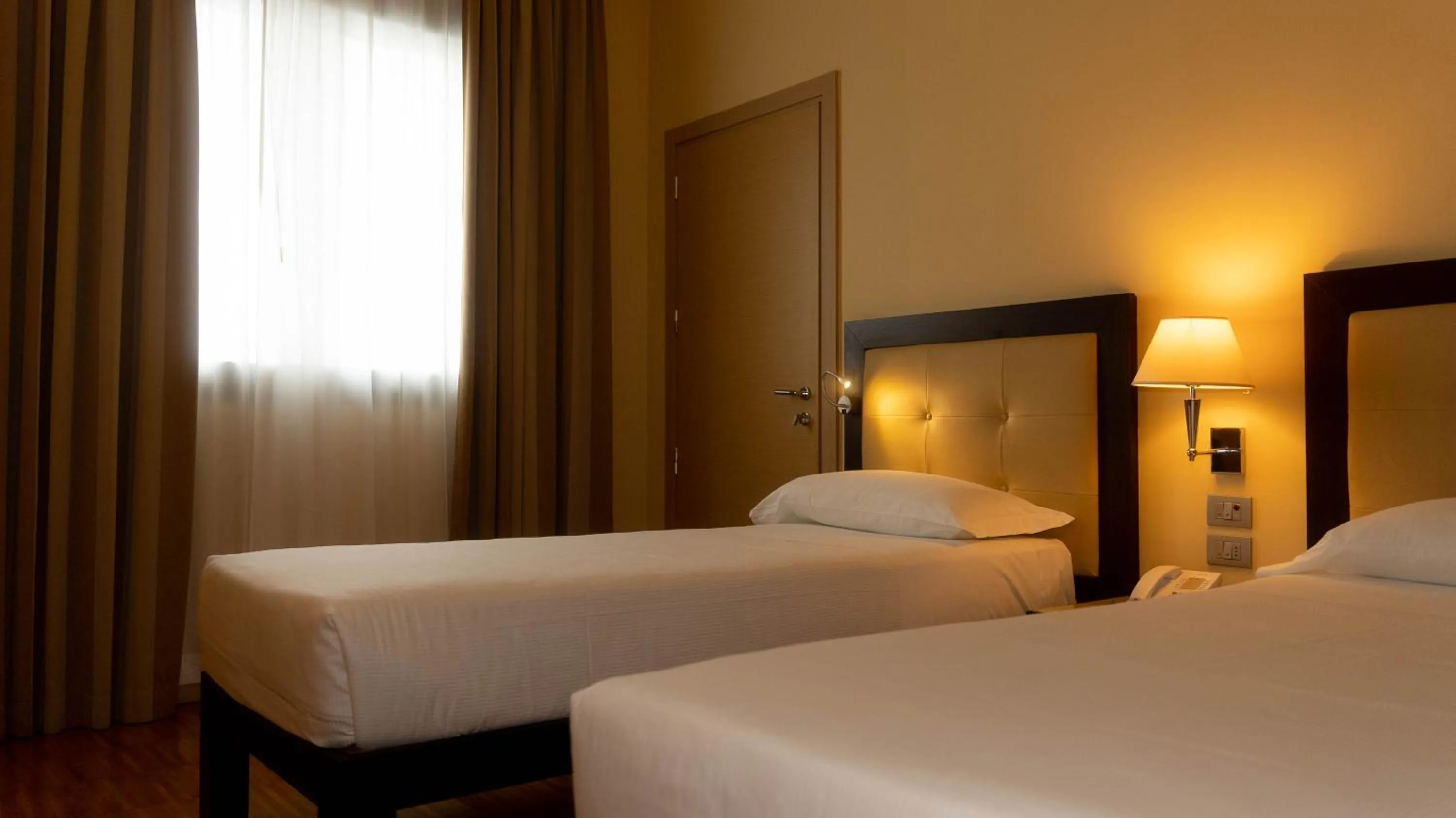 Bedroom, Bed in Hotel Cruise