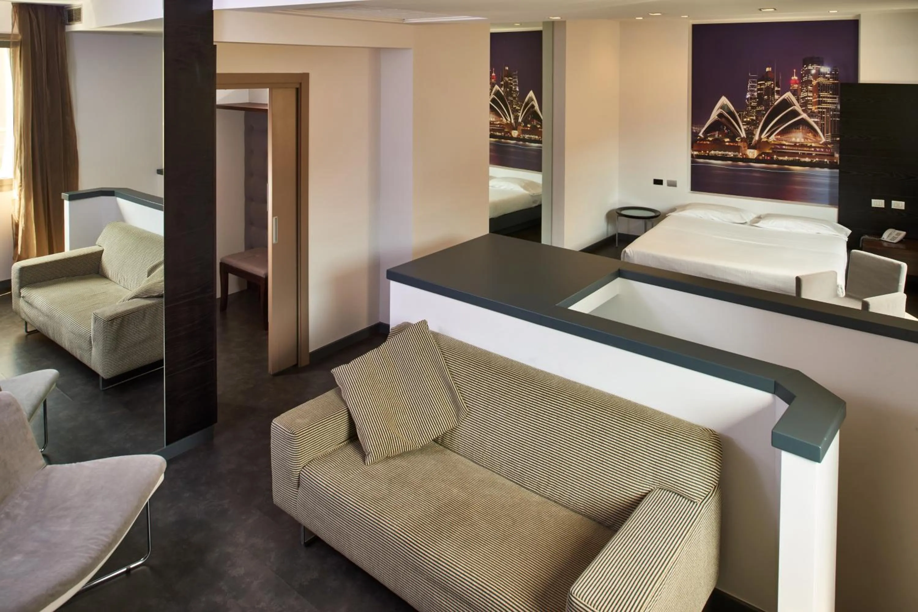 Photo of the whole room, Bed in Hotel Cruise