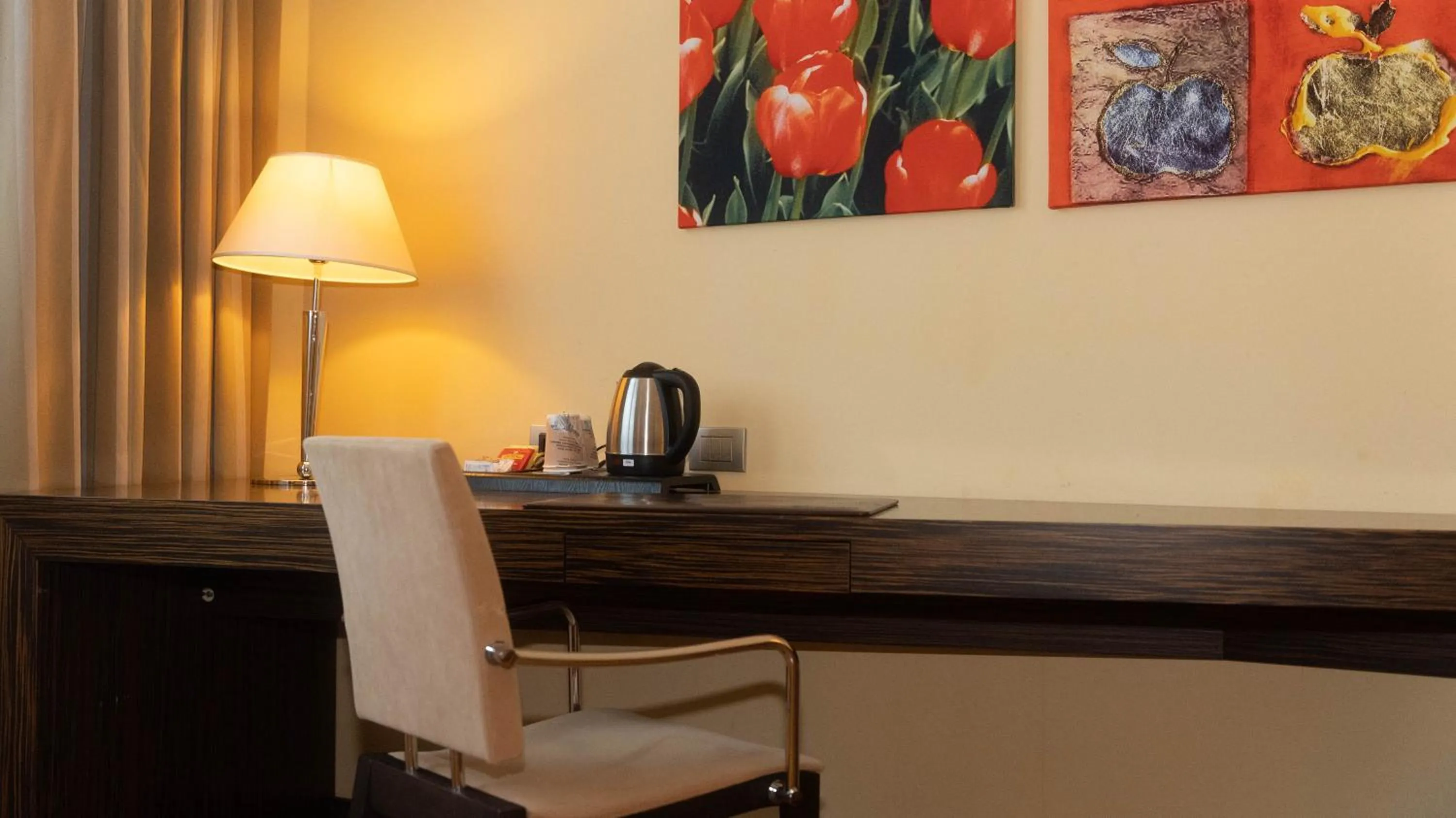 Seating area in Hotel Cruise