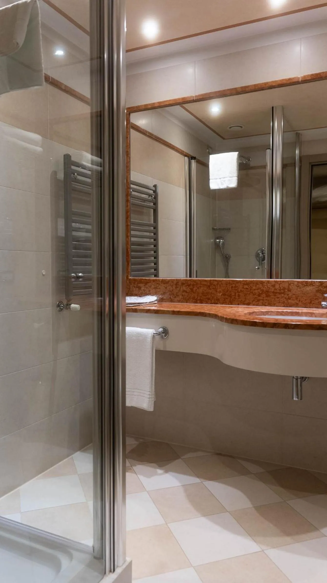 Shower in Hotel Cruise