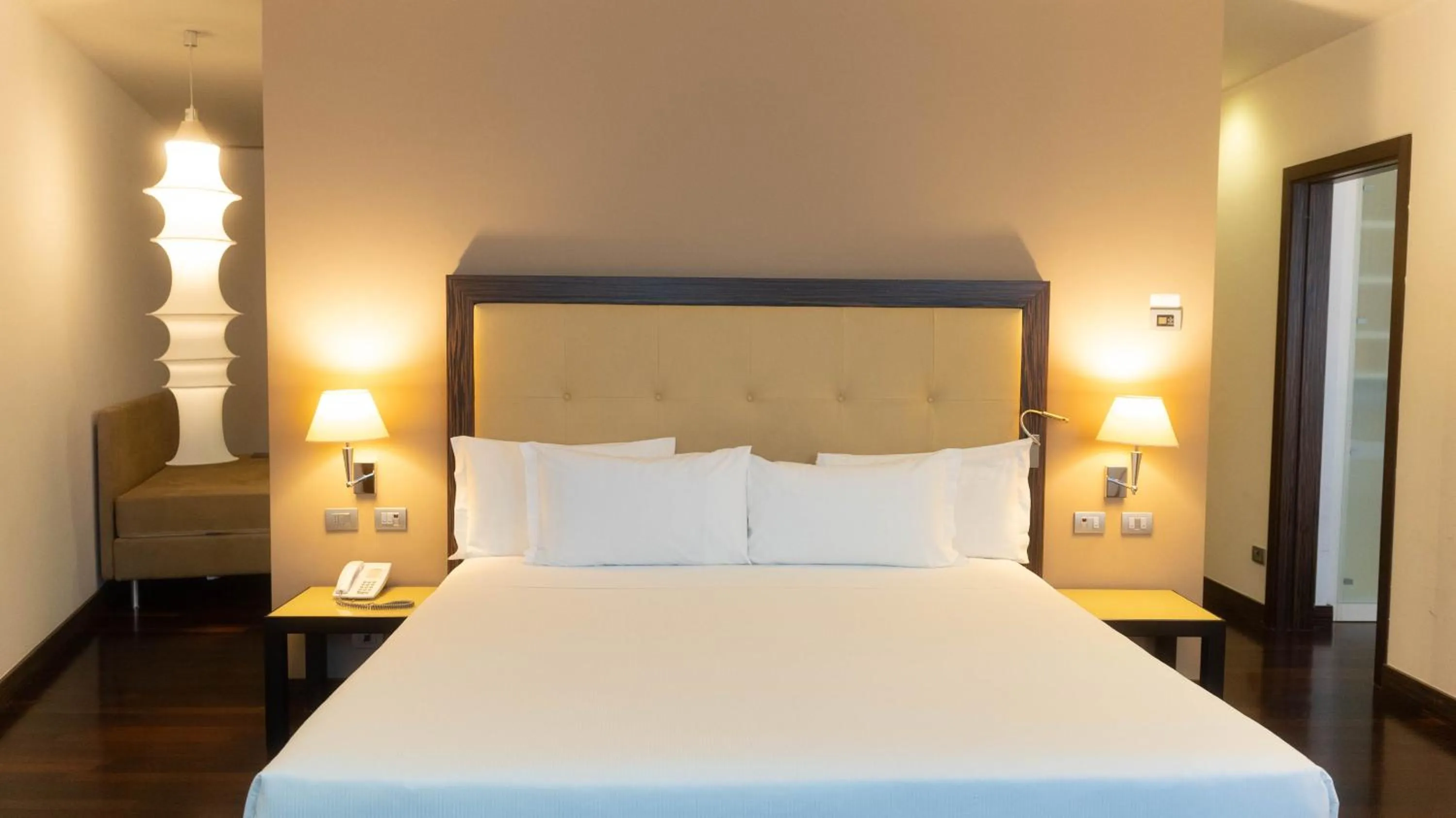 Bedroom, Bed in Hotel Cruise