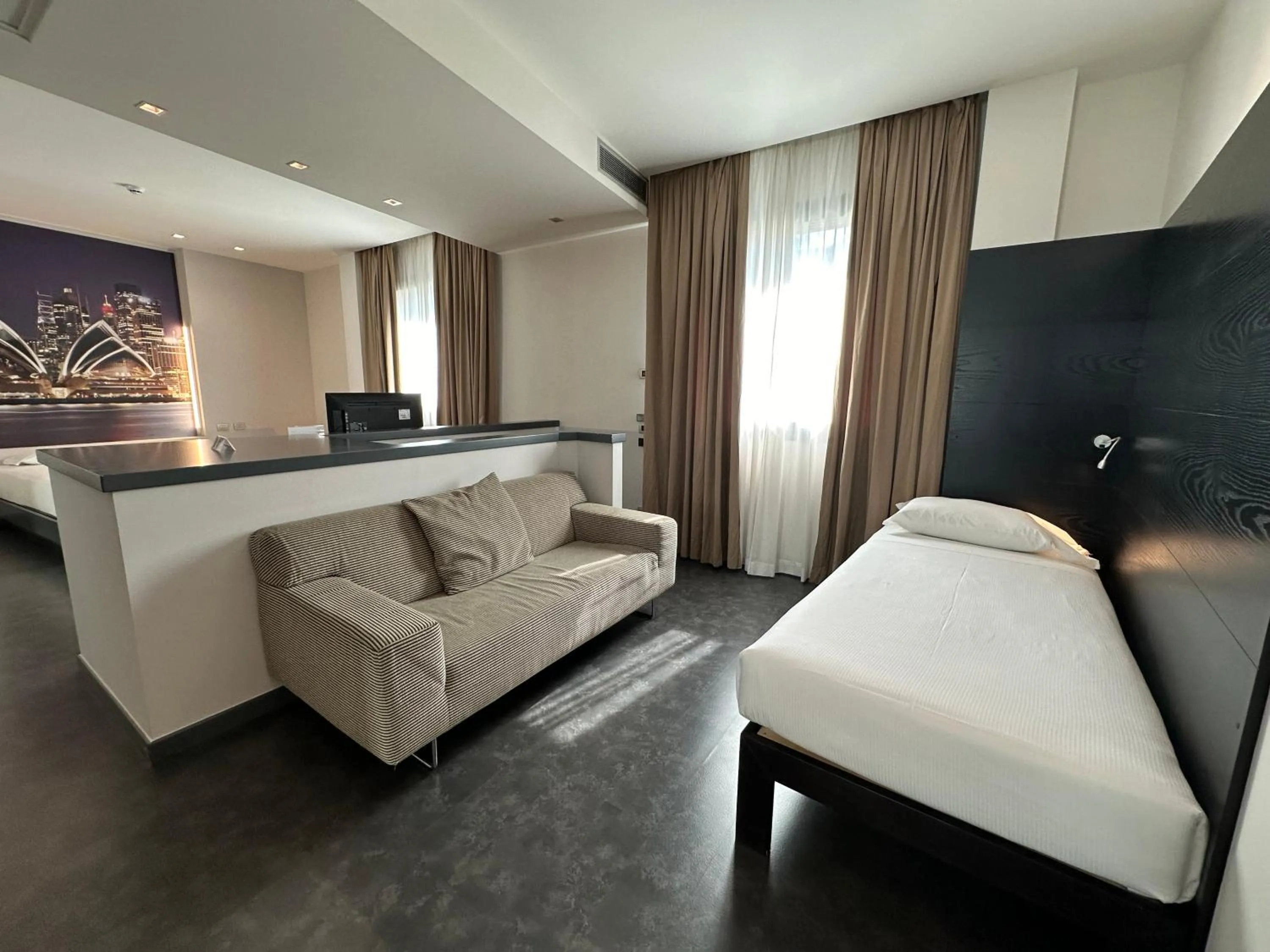 Bedroom, Bed in Hotel Cruise