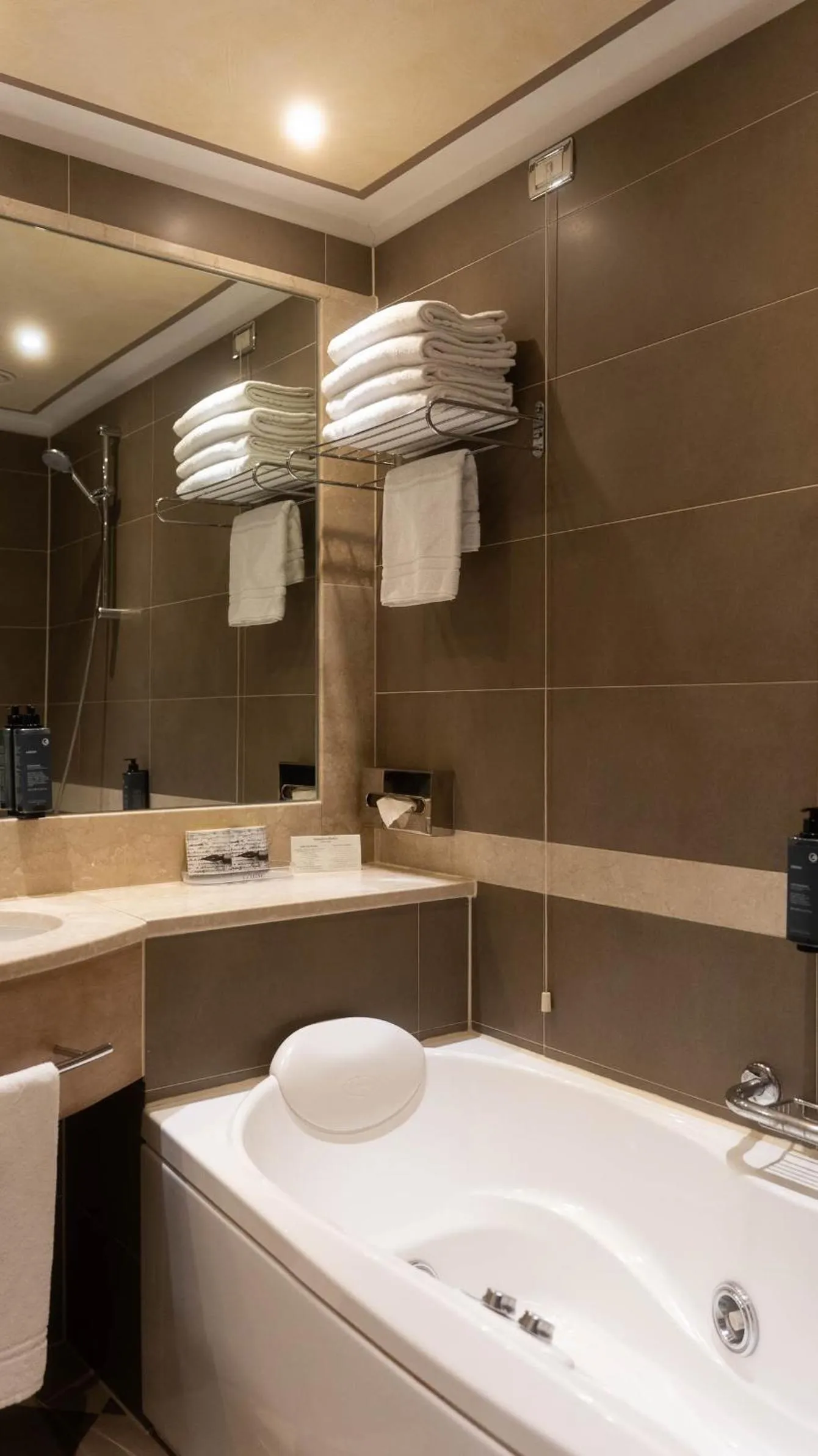 Bath in Hotel Cruise