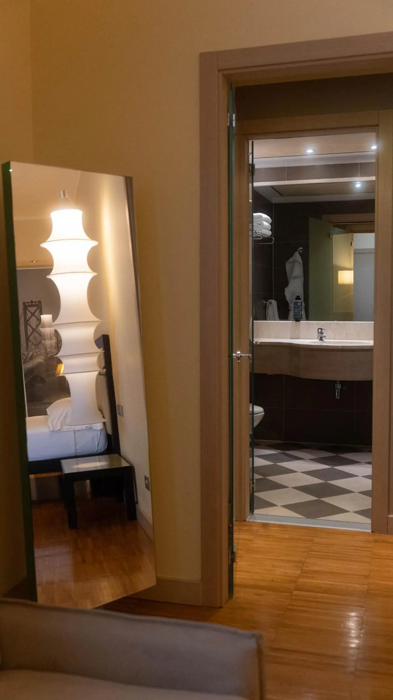 Bedroom, Bed in Hotel Cruise