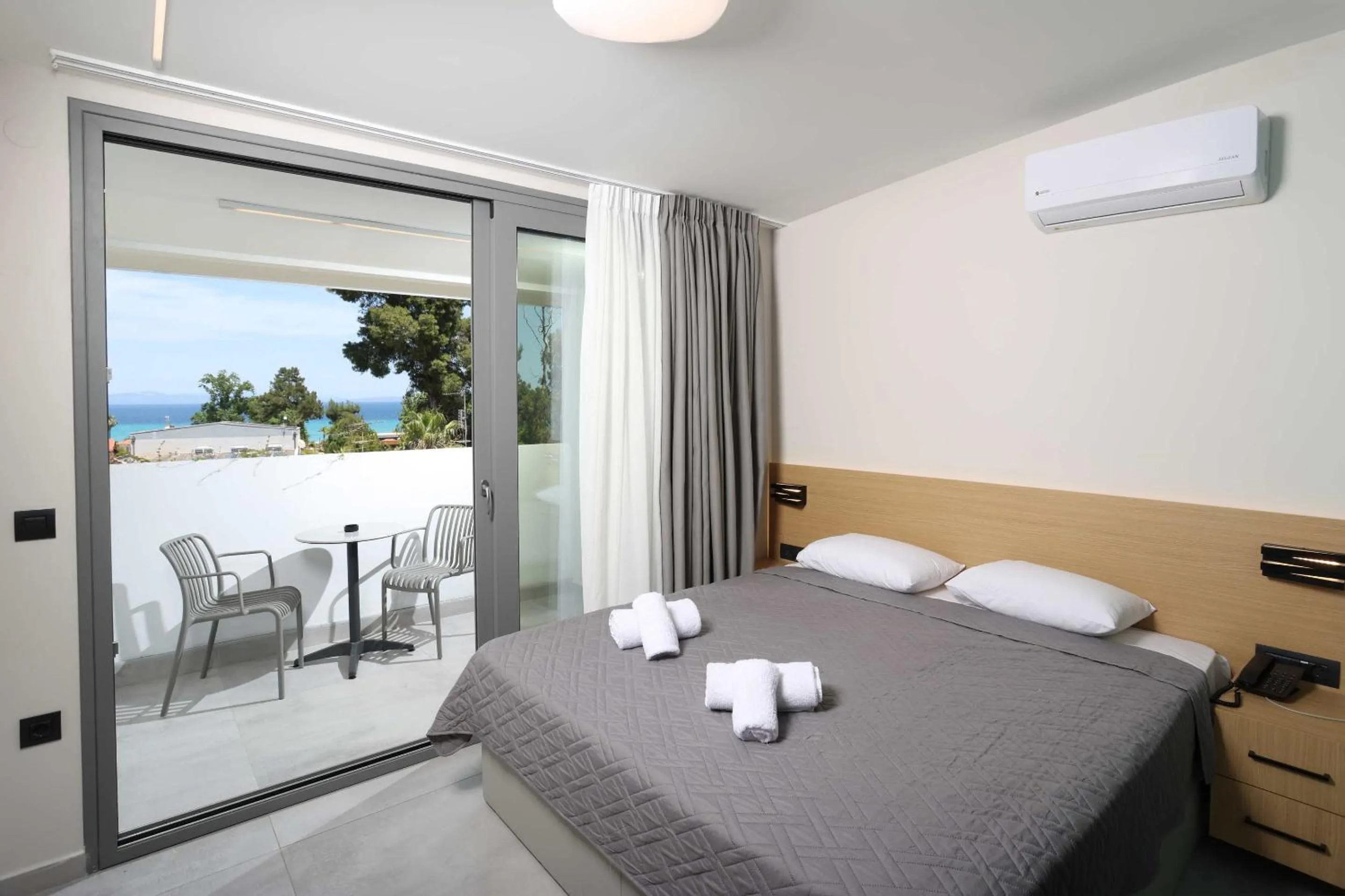 Bed in Olympic Kosmas Hotel- Hanioti