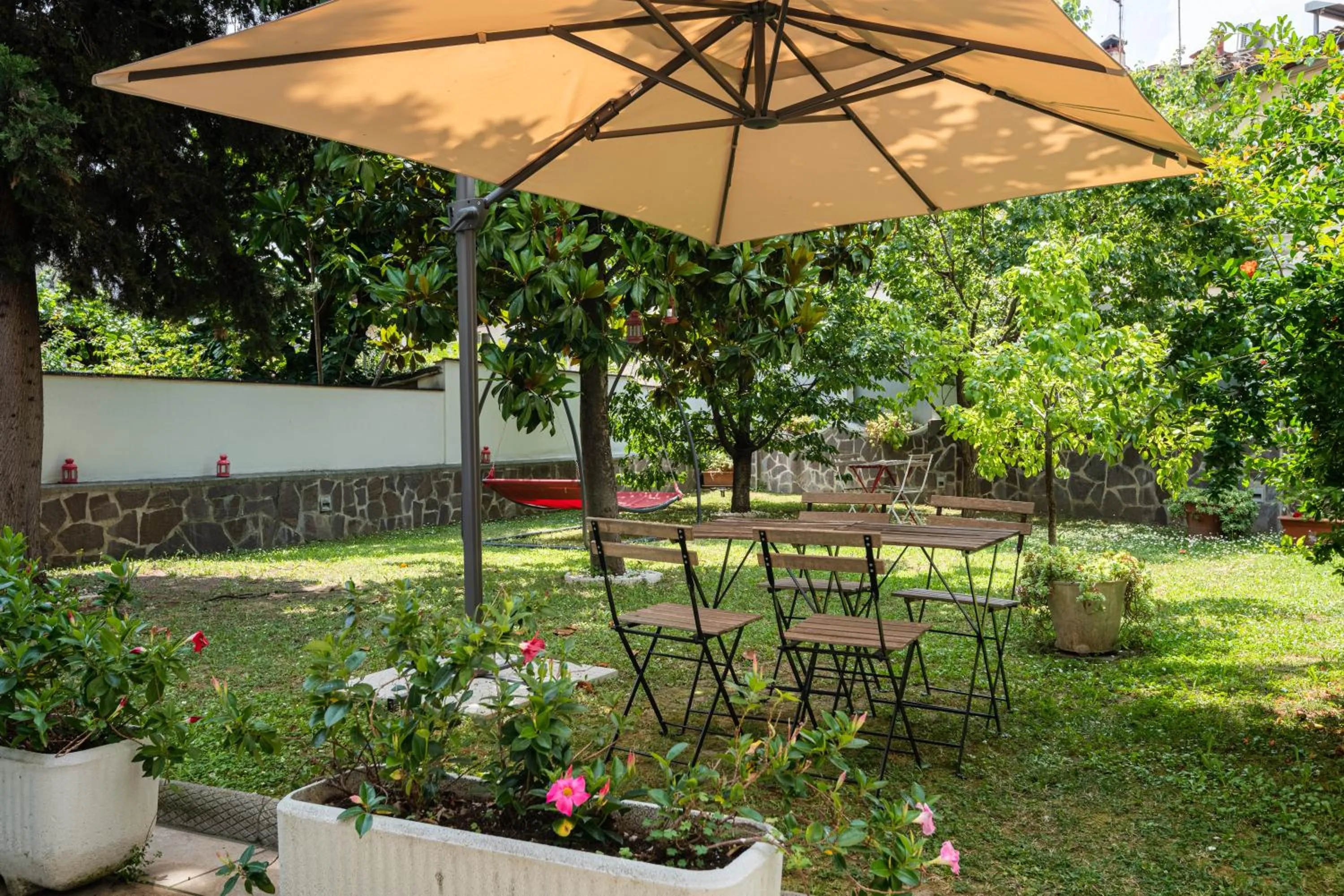 Patio in Florence Comfort B&B