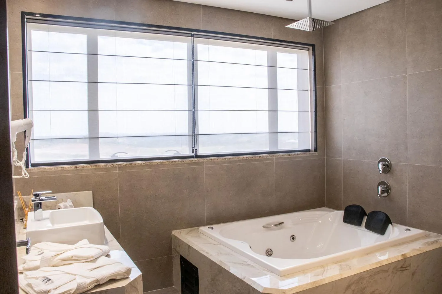 Bath in Porto das Asas Park Hotel