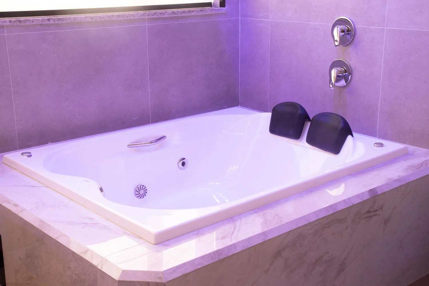 Bath in Porto das Asas Park Hotel
