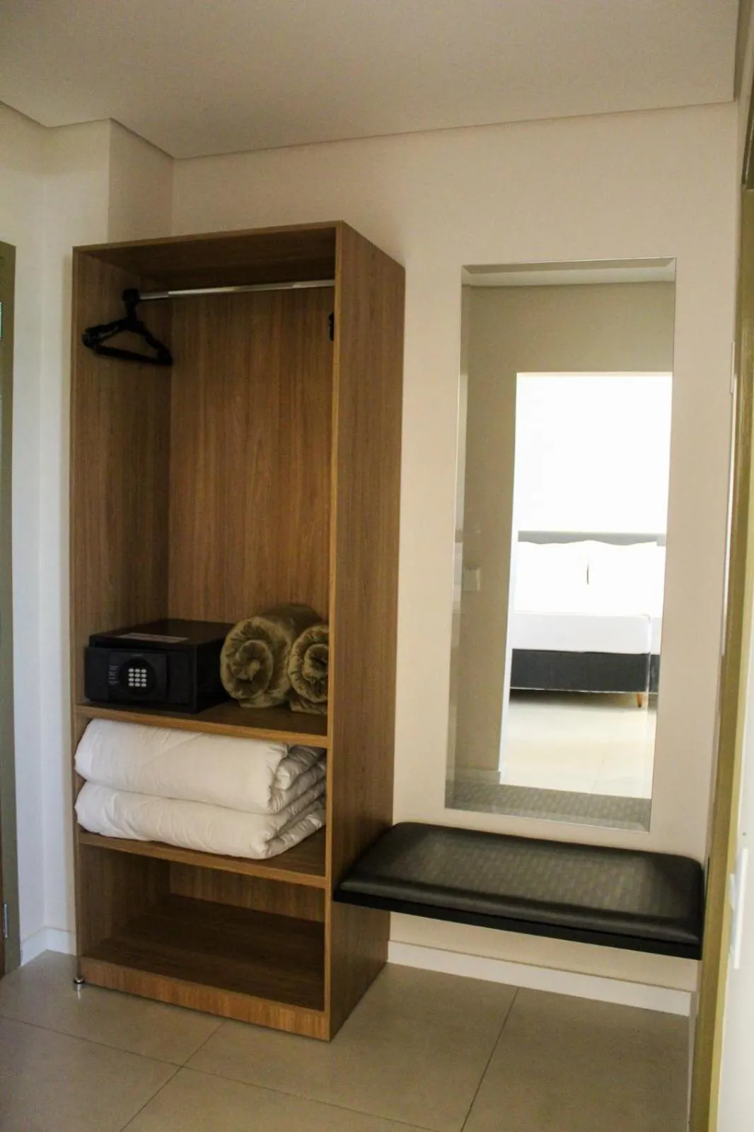 wardrobe, Bed in Porto das Asas Park Hotel