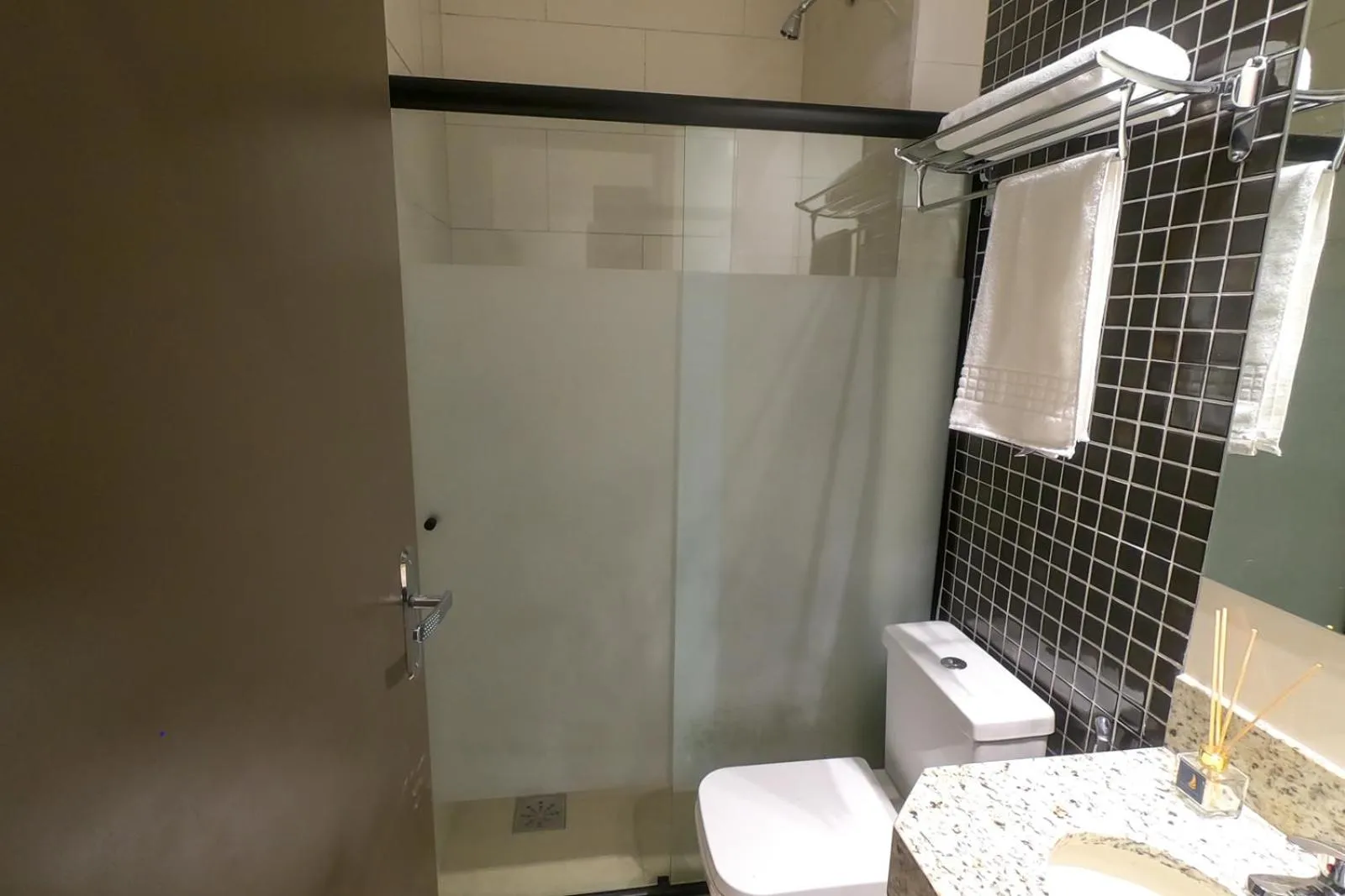 Bathroom in Porto das Asas Park Hotel