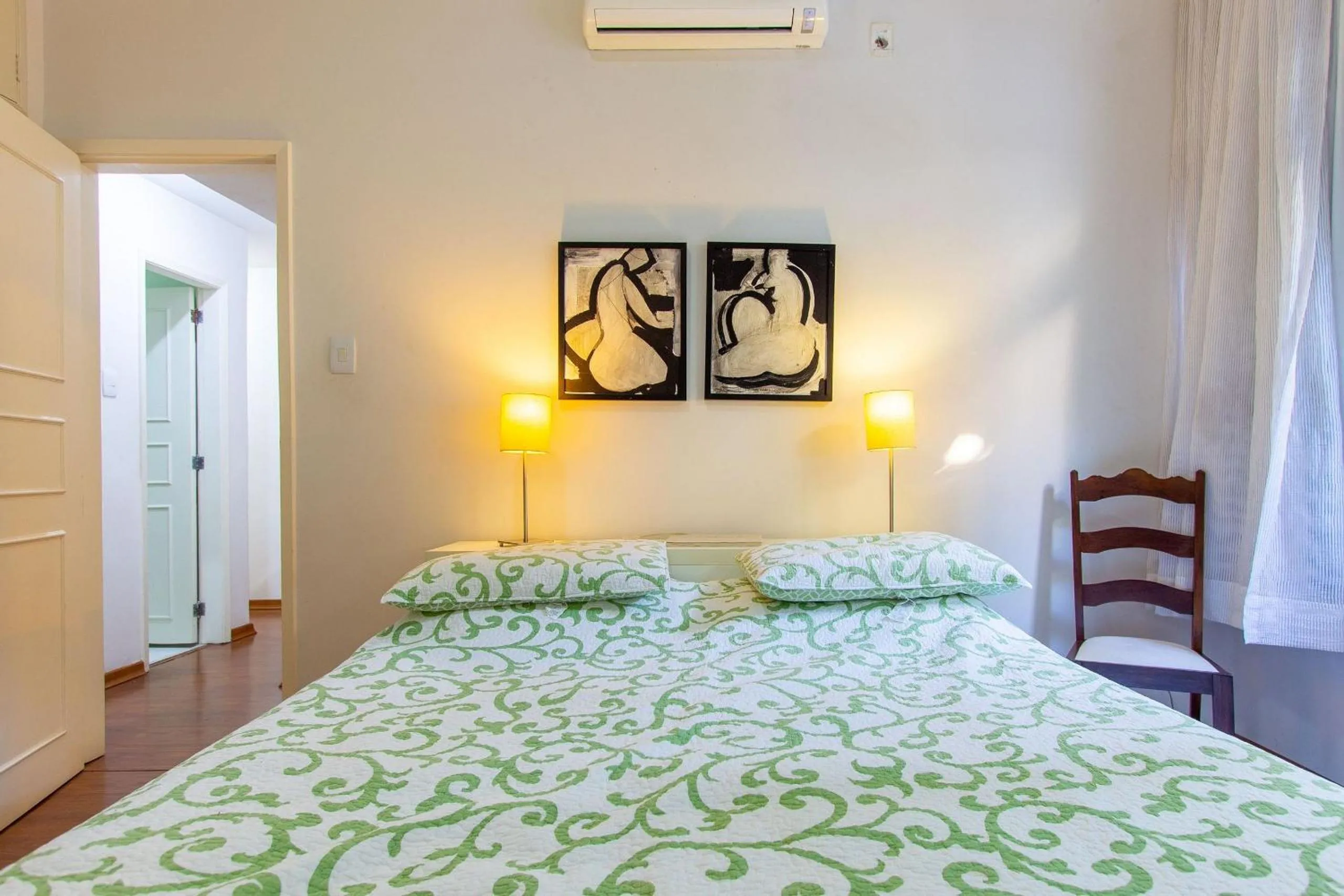 View (from property/room), Bed in Ipanema: 2Qtos Confortável, Ao Lado da Praia