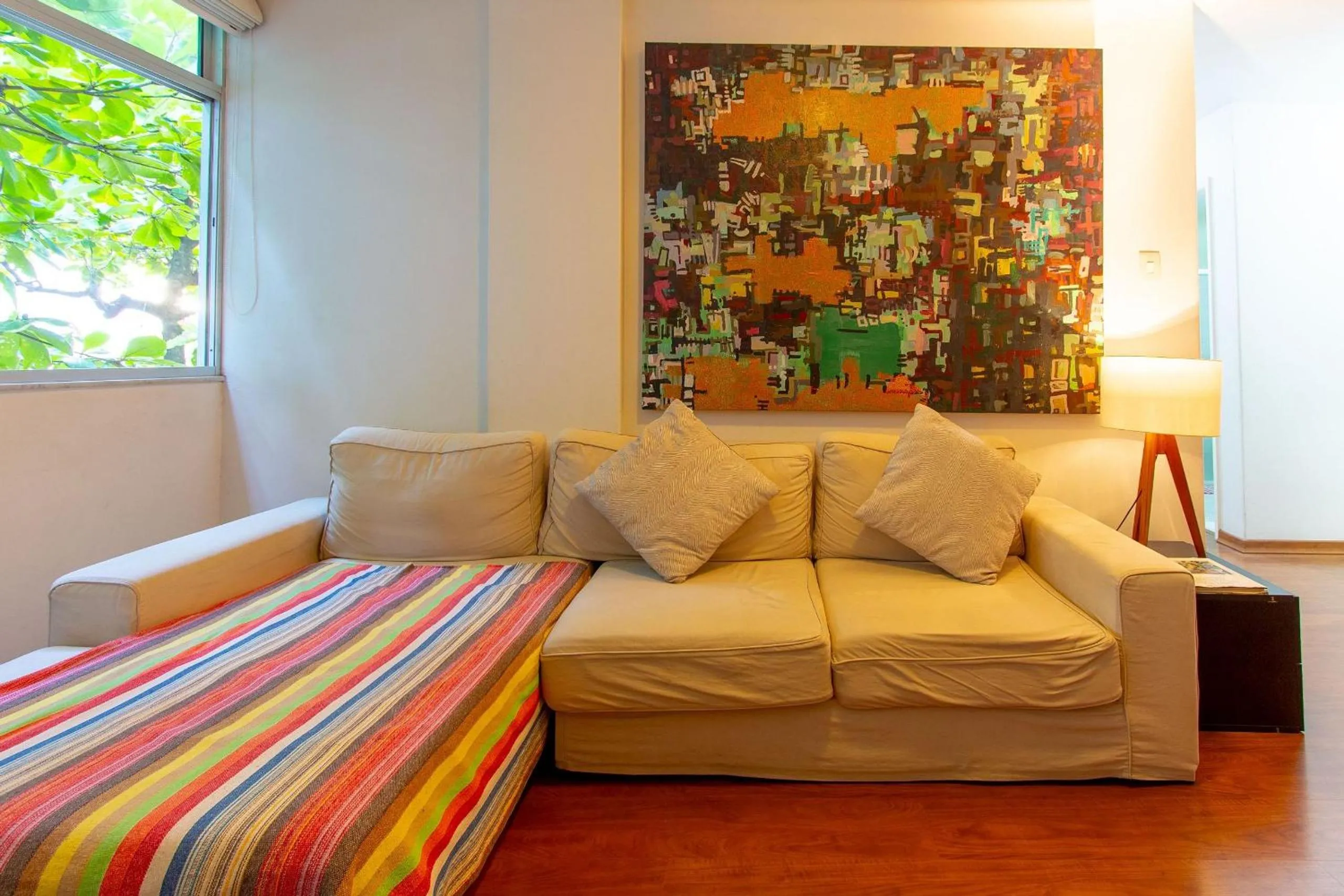 Communal lounge/ TV room in Ipanema: 2Qtos Confortável, Ao Lado da Praia