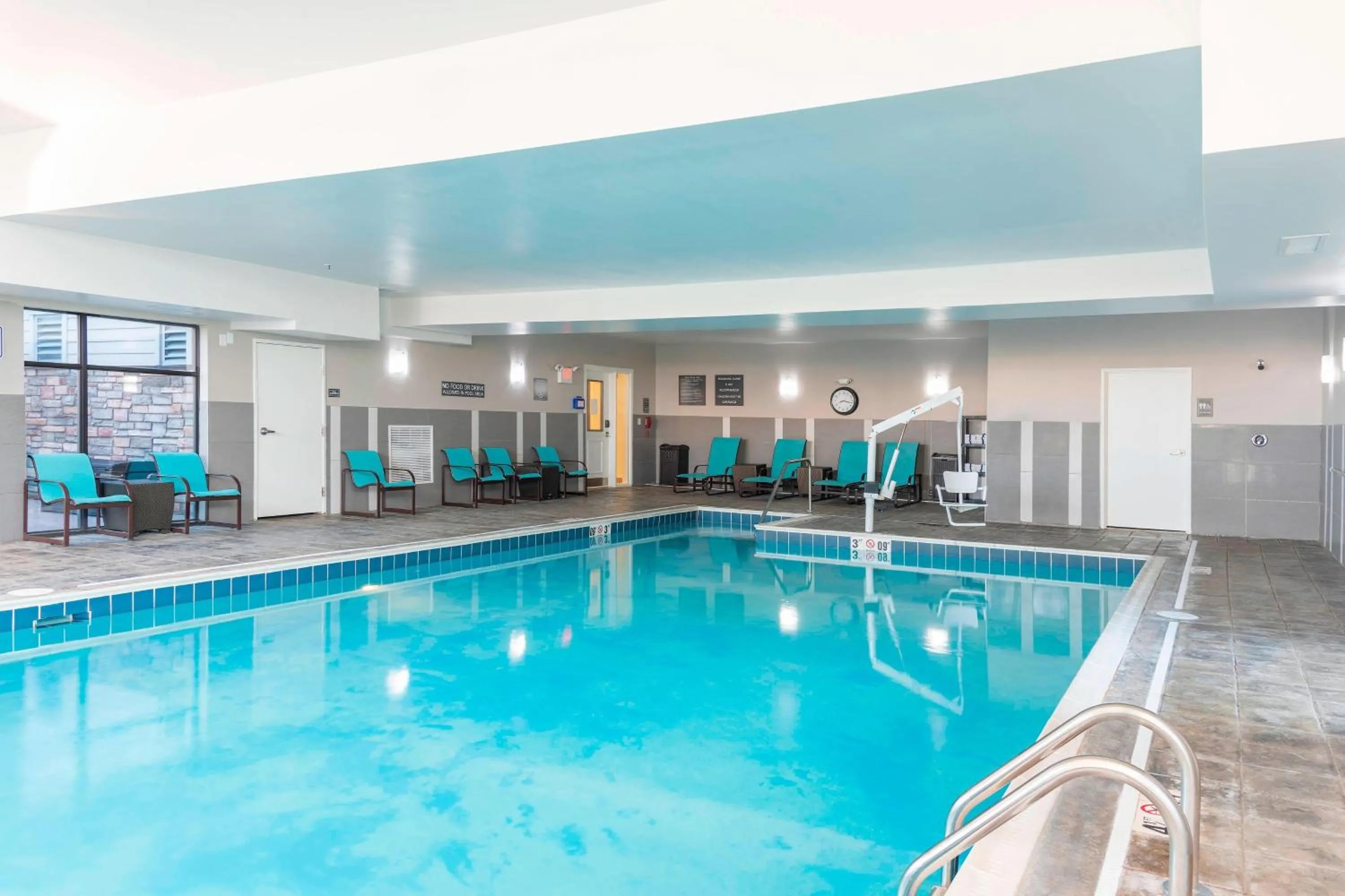 Swimming pool in Residence Inn by Marriott Akron South/Green