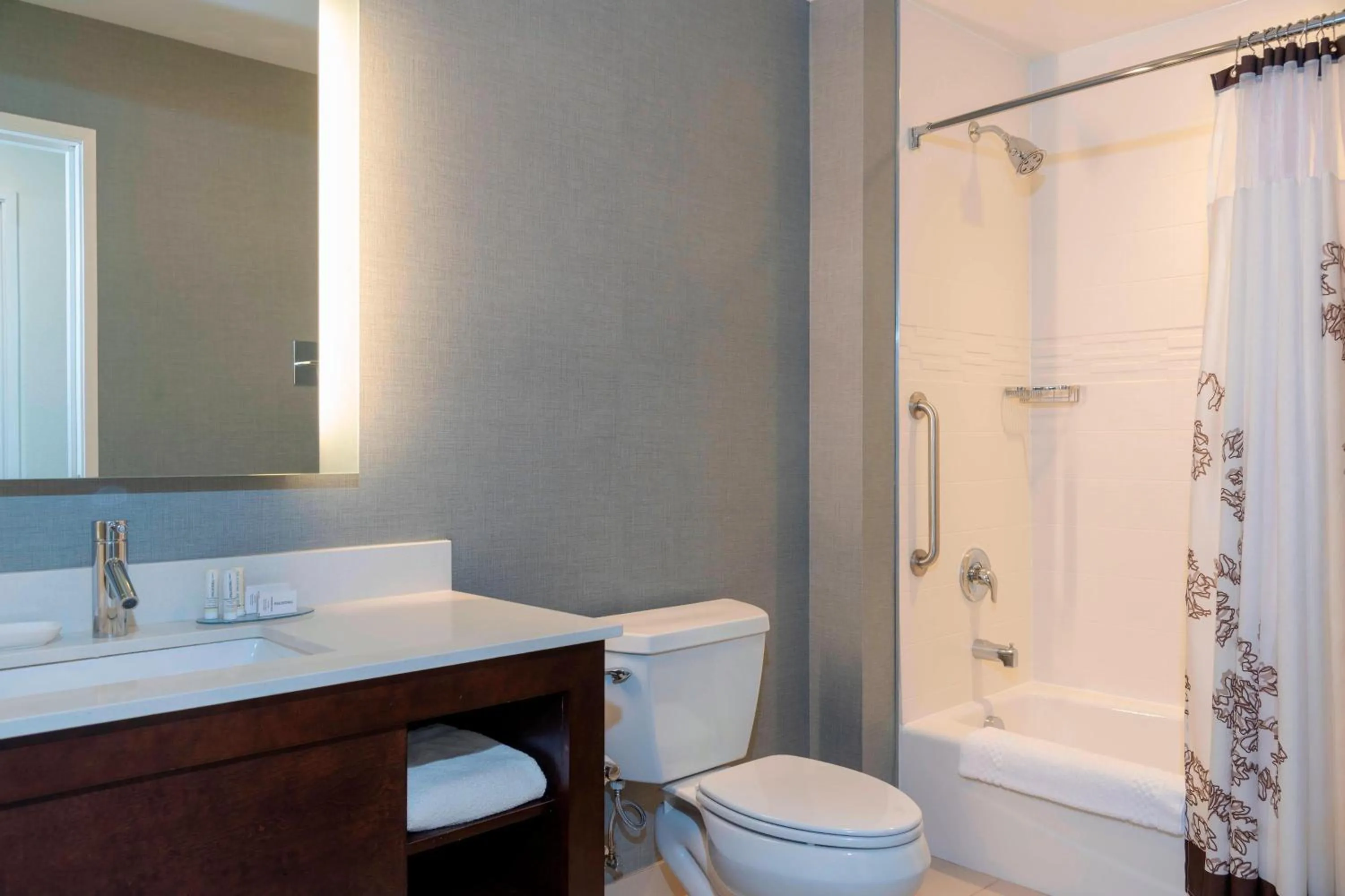 Bathroom in Residence Inn by Marriott Akron South/Green