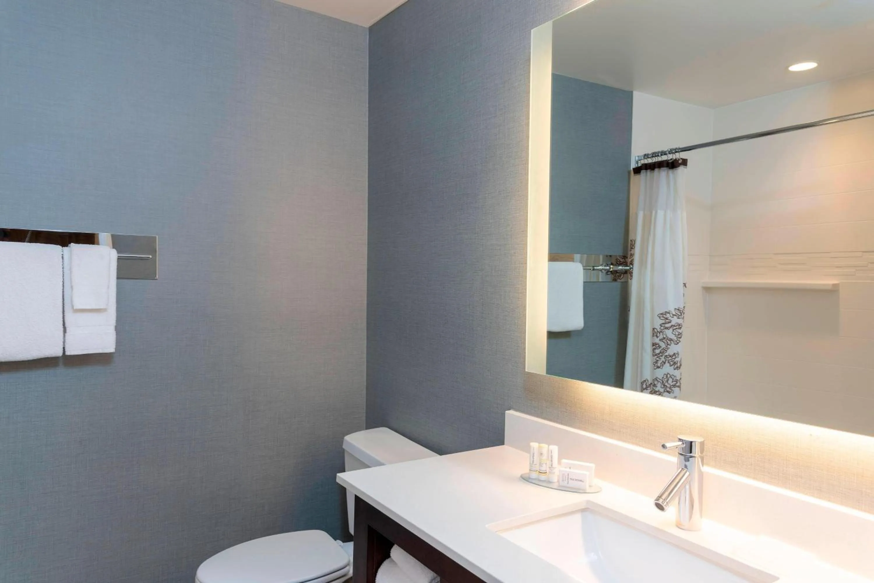 Bathroom in Residence Inn by Marriott Akron South/Green