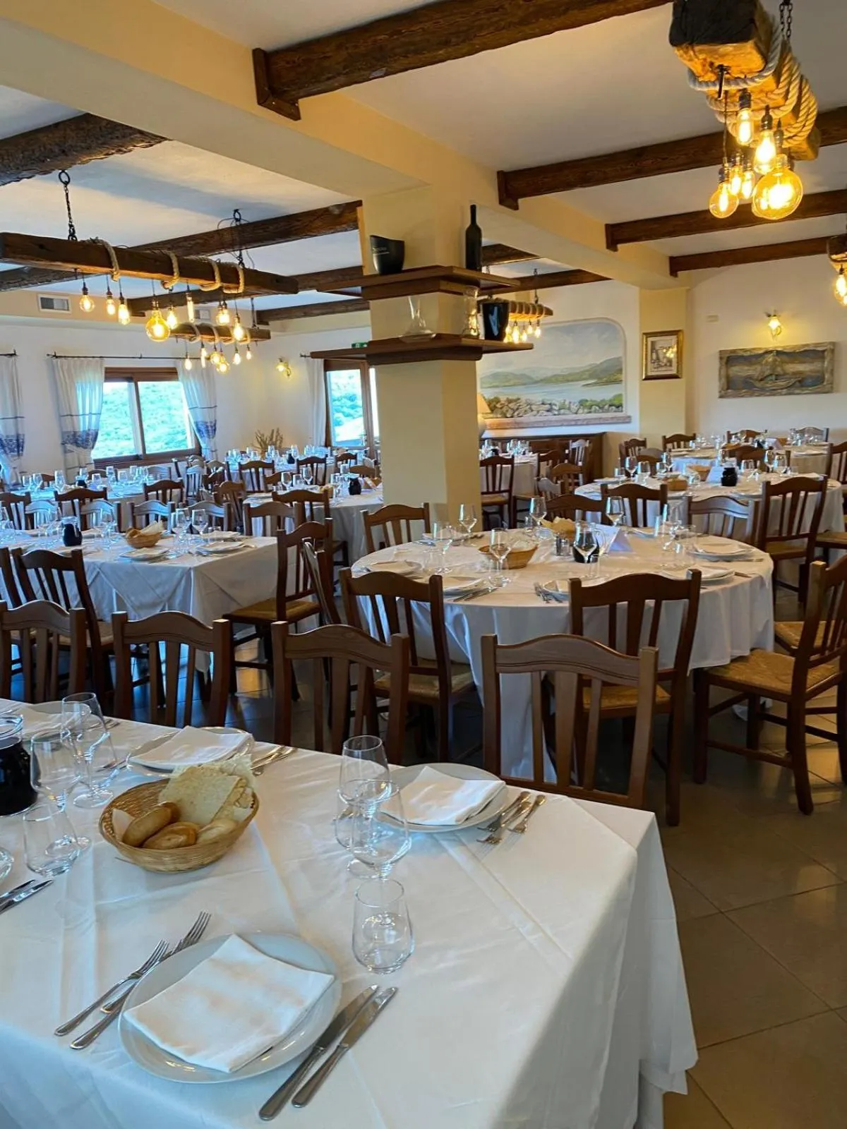 Restaurant/places to eat in Hotel Valkarana Country Relais