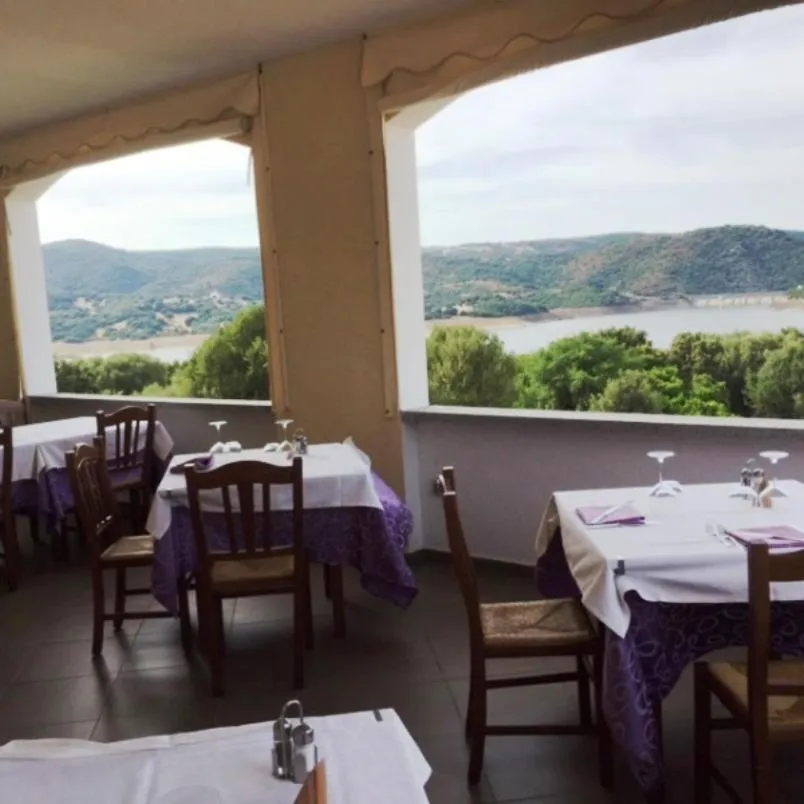 Restaurant/places to eat in Hotel Valkarana Country Relais