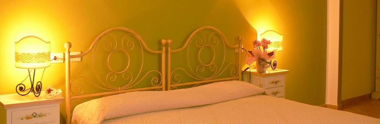 Bedroom in Hotel Valkarana Country Relais