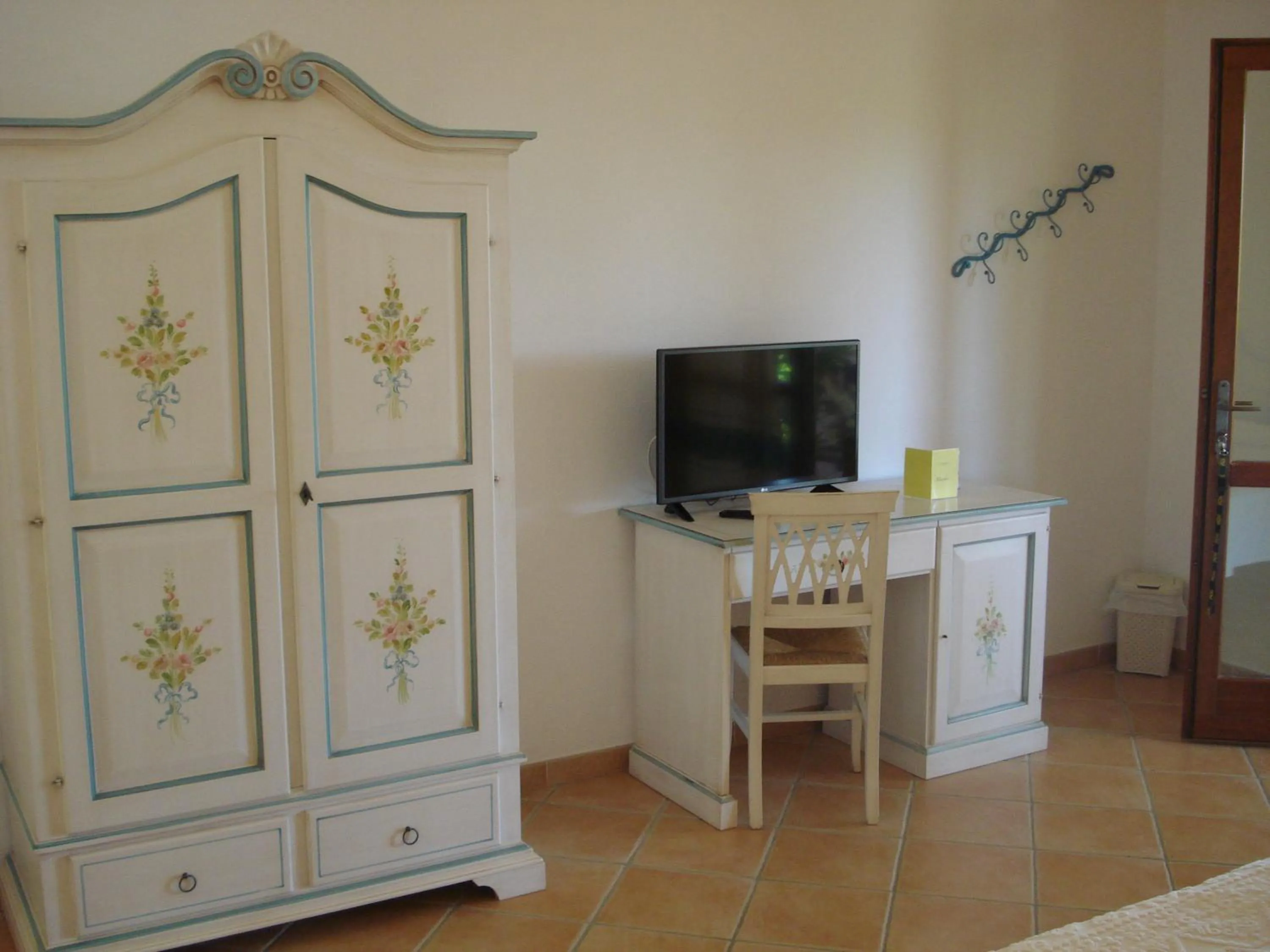 TV and multimedia in Hotel Valkarana Country Relais